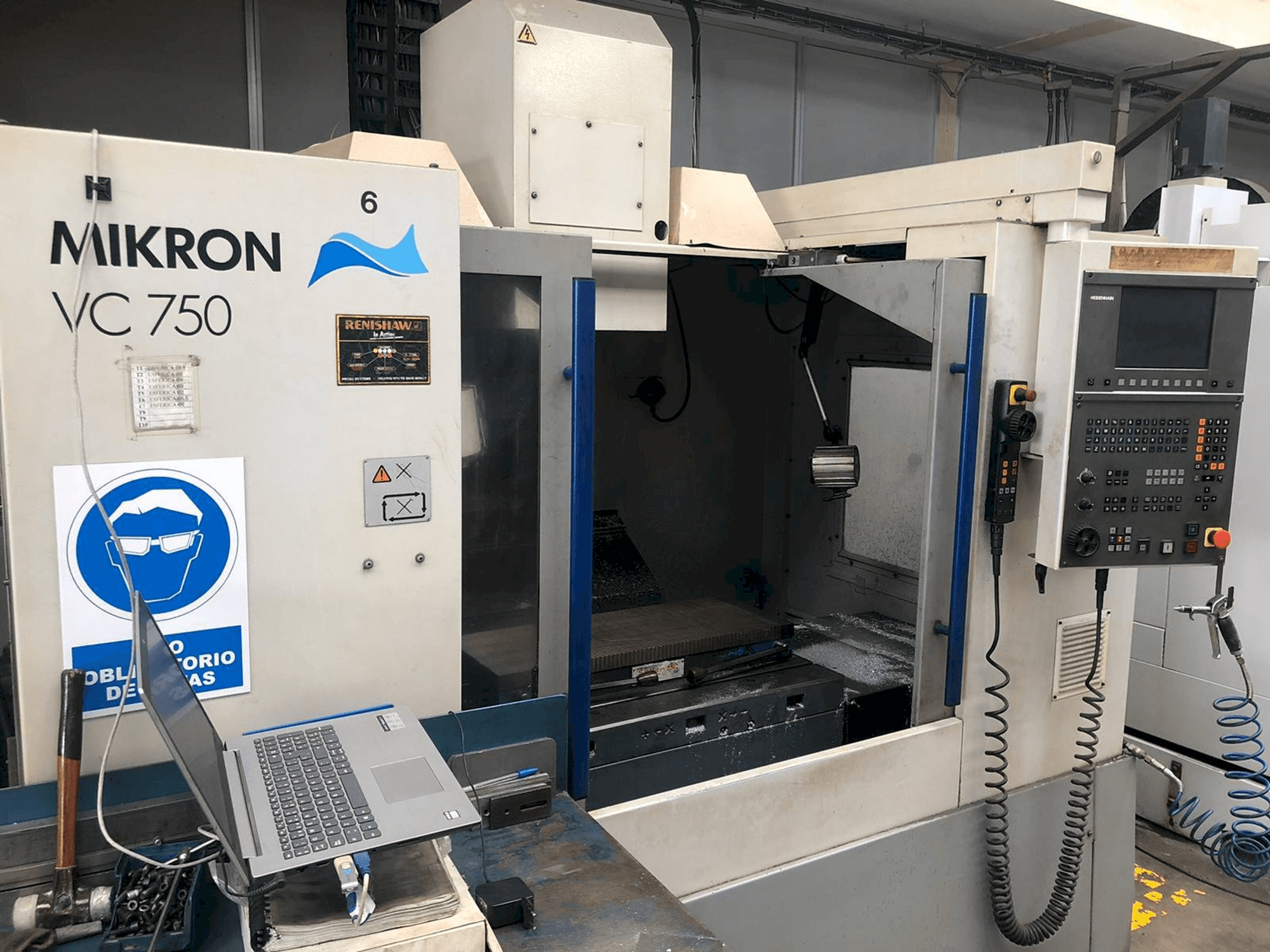 Masina MIKRON VC 750 eestvaade