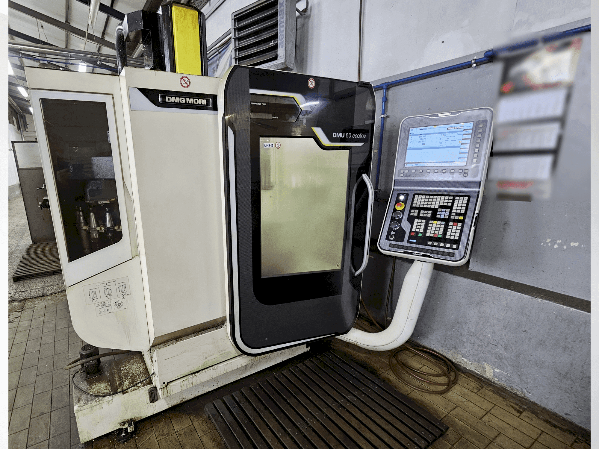 Masina DMG MORI DMU 50 ecoline eestvaade