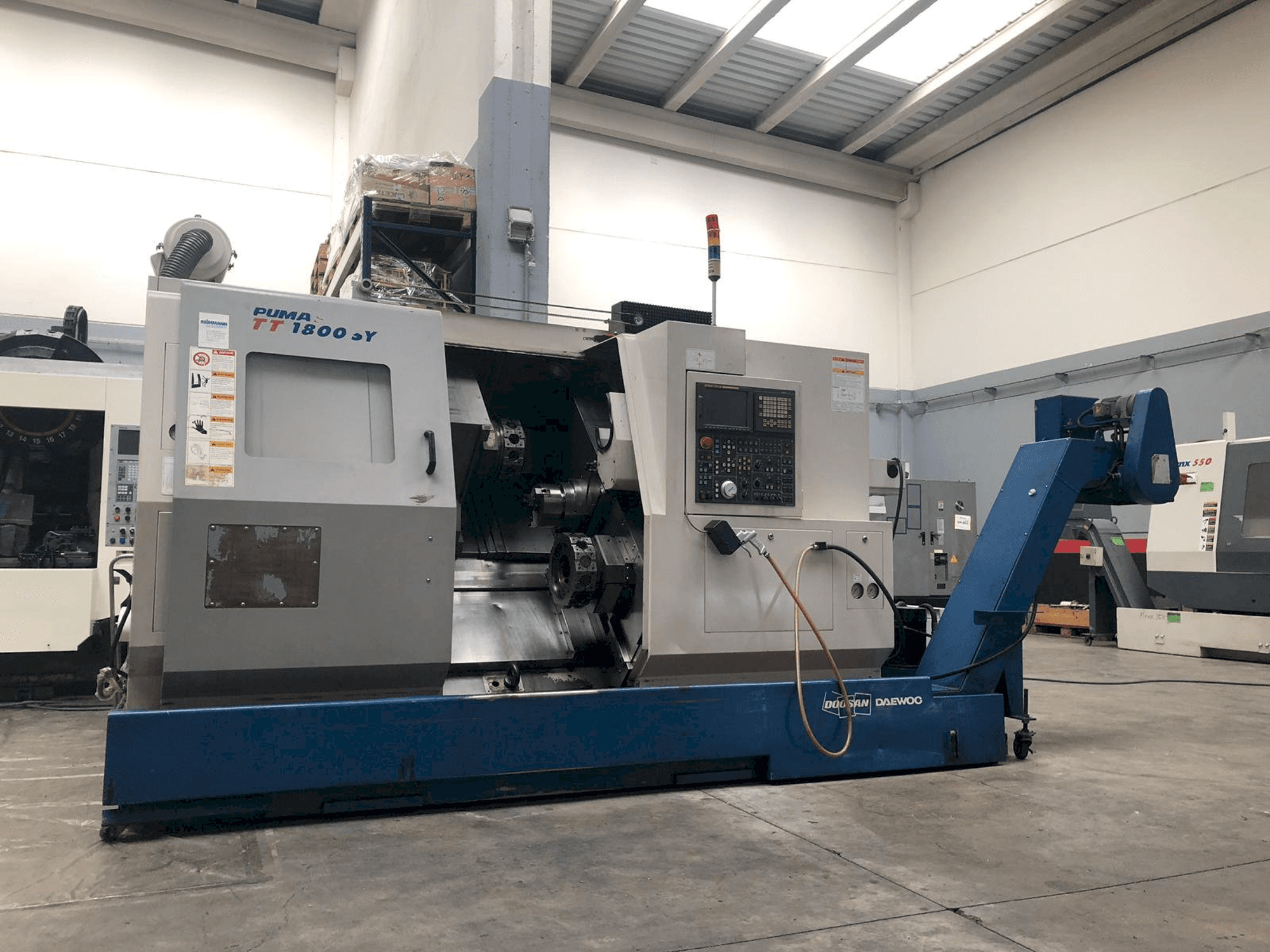 Masina Doosan Puma TT1800SY eestvaade