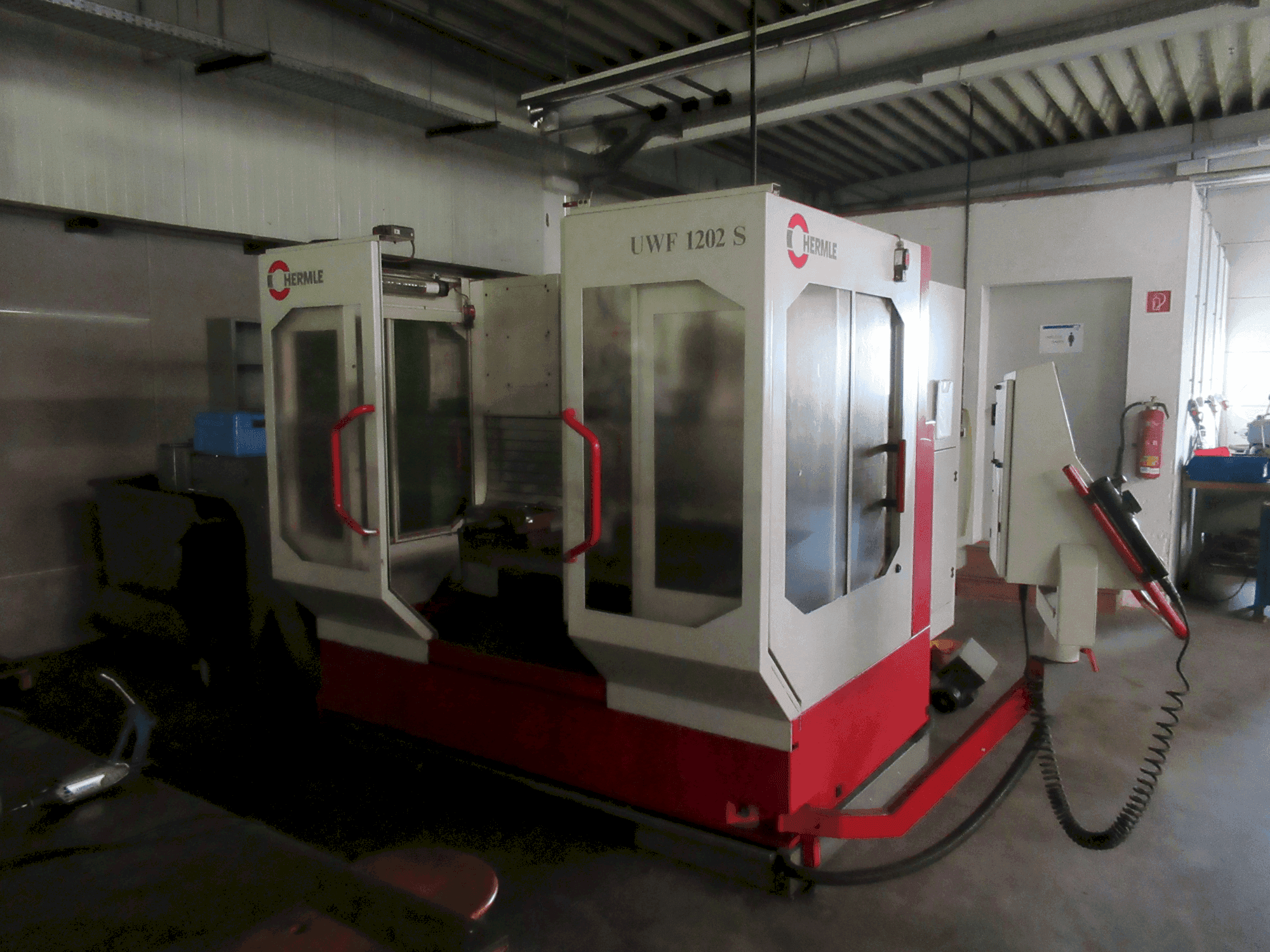 Masina HERMLE UWF 1202 S eestvaade