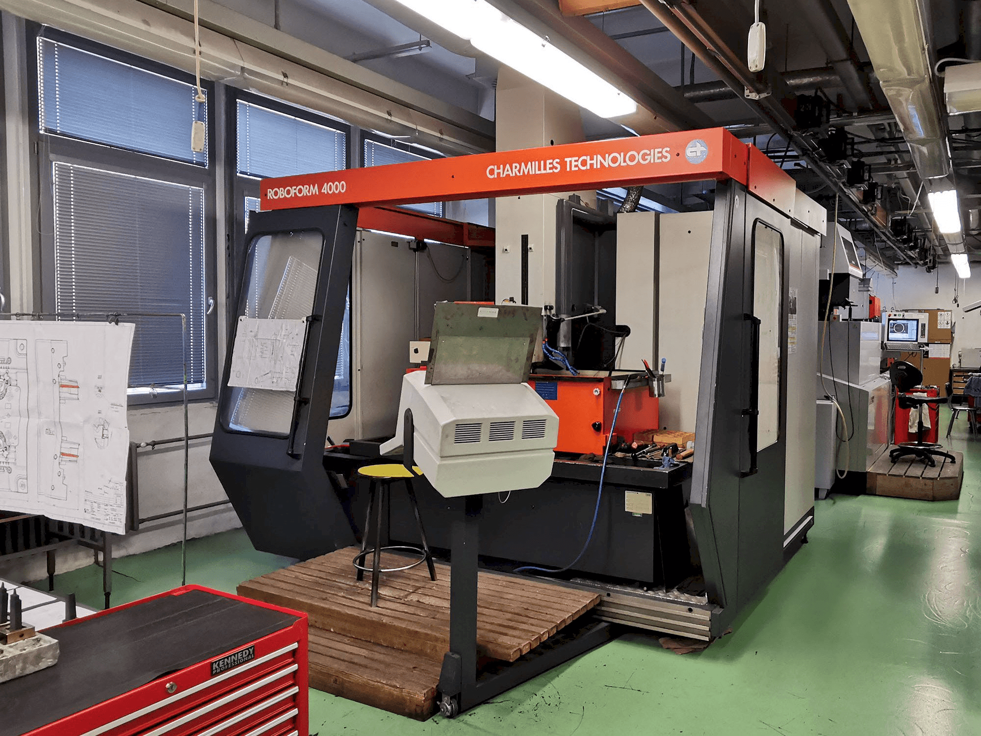 Masina CHARMILLES Roboform 4000 eestvaade