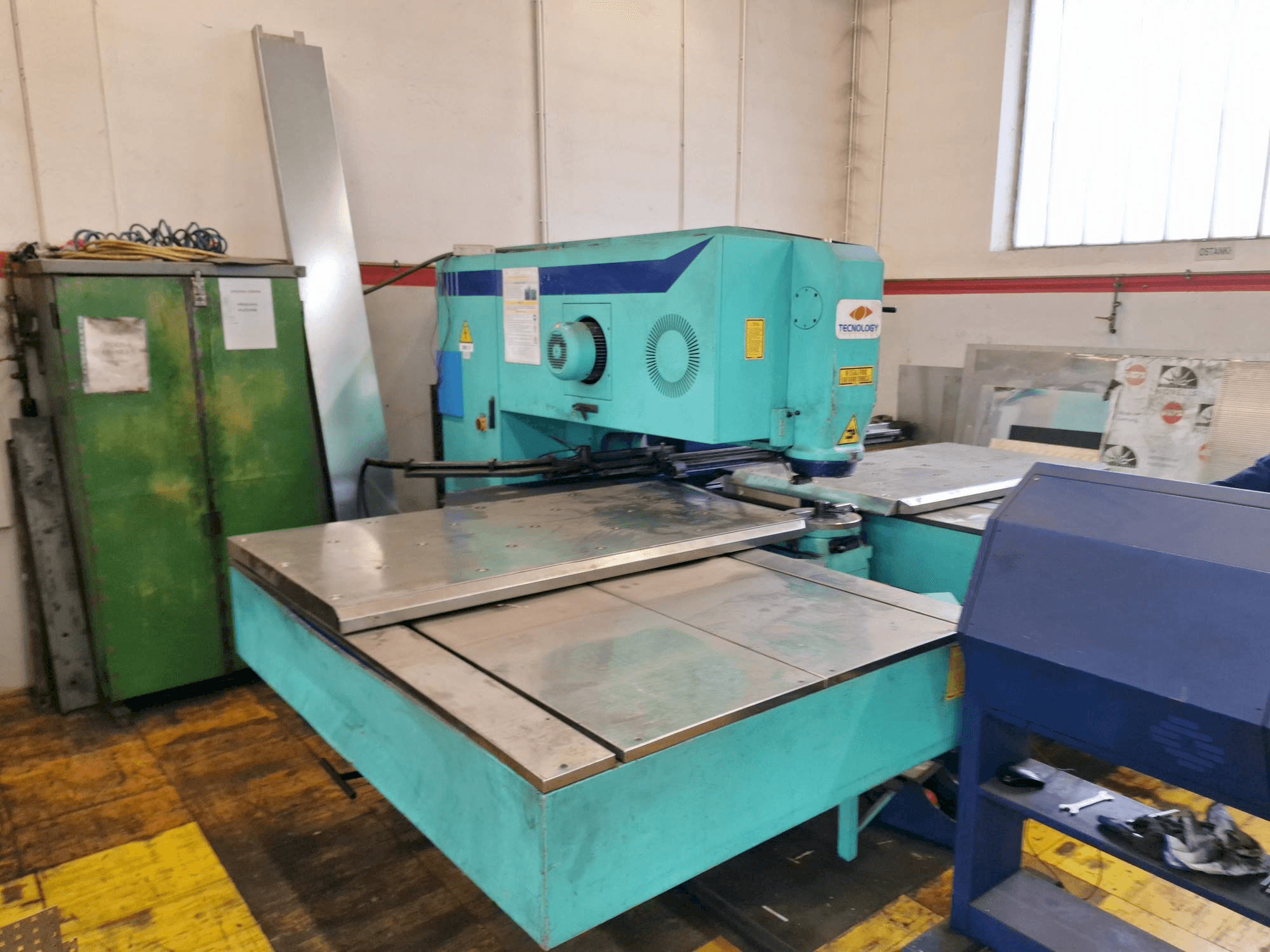 Masina ITALIAN TECNOLOGY 30 C.S.M. 1000 eestvaade