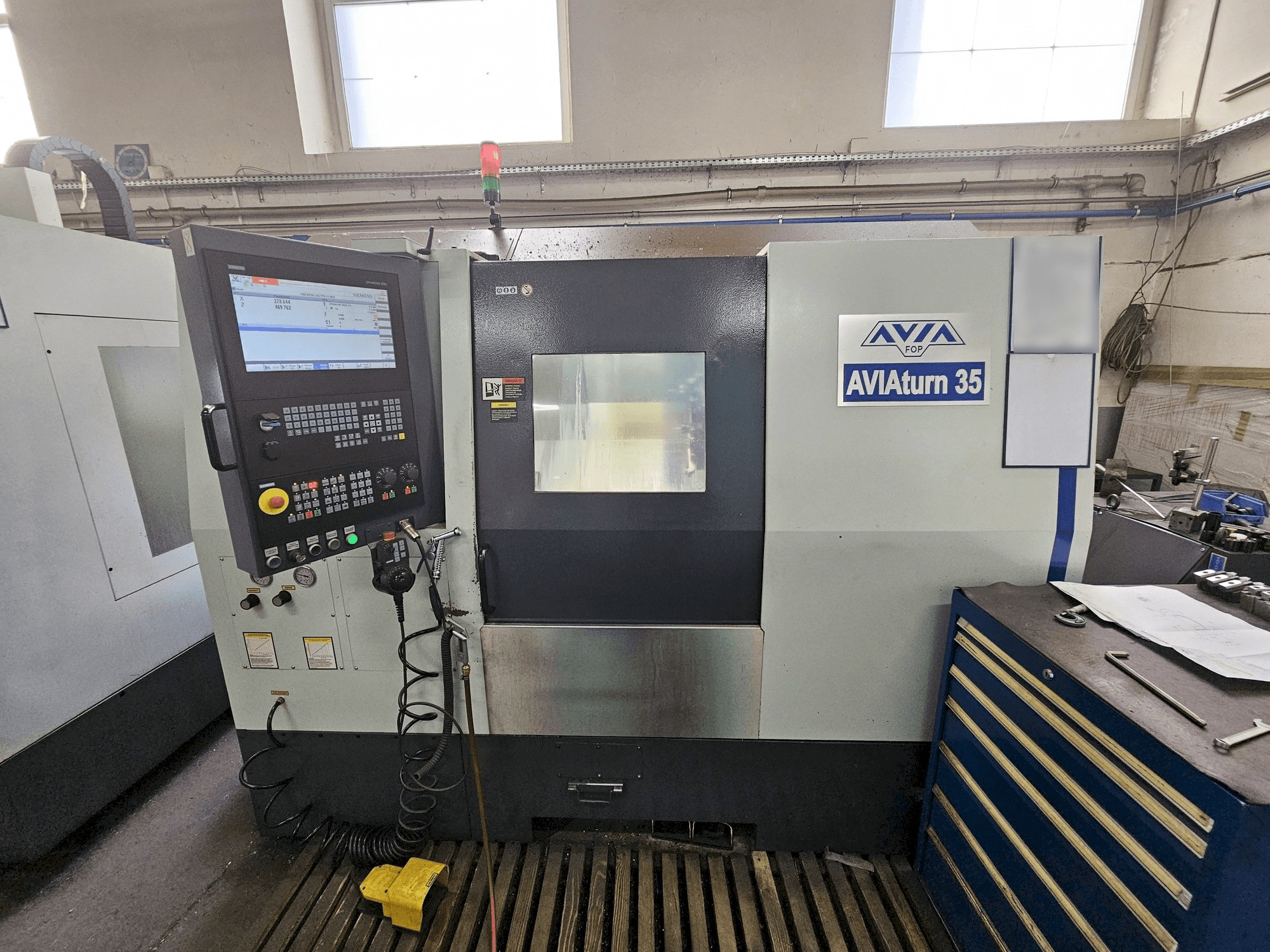 Masina Avia AVIAturn 35 eestvaade