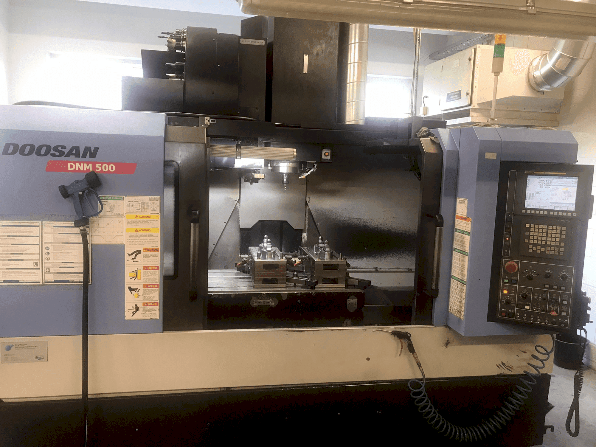 Masina DOOSAN DNM 500 eestvaade