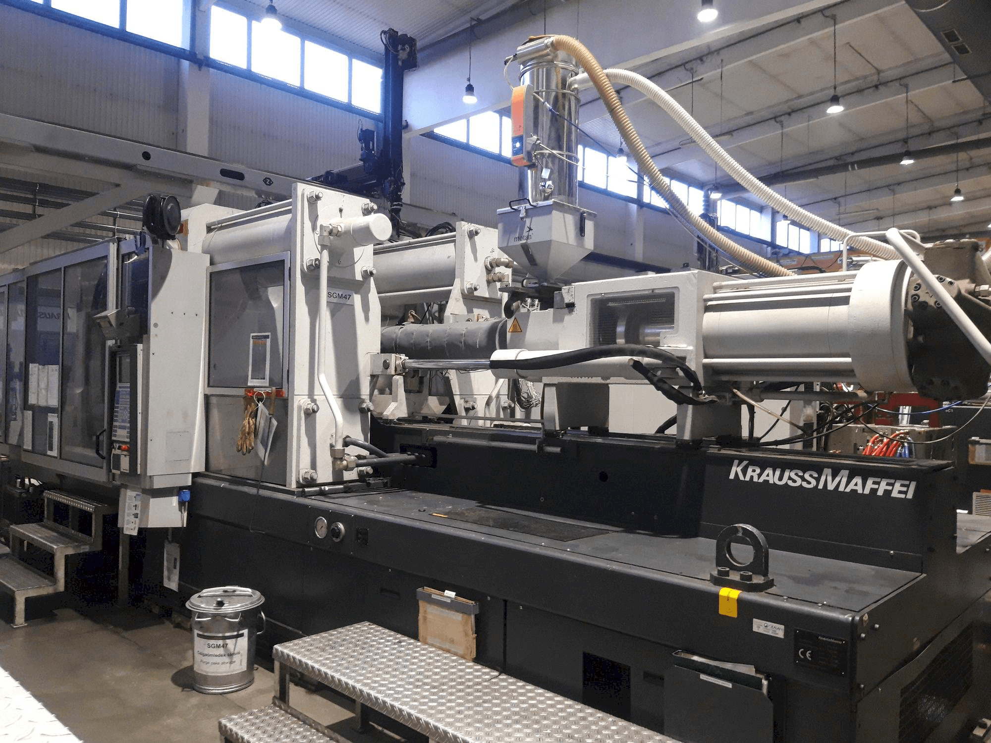 Masina Krauss Maffei KM 650-2700 C2 eestvaade