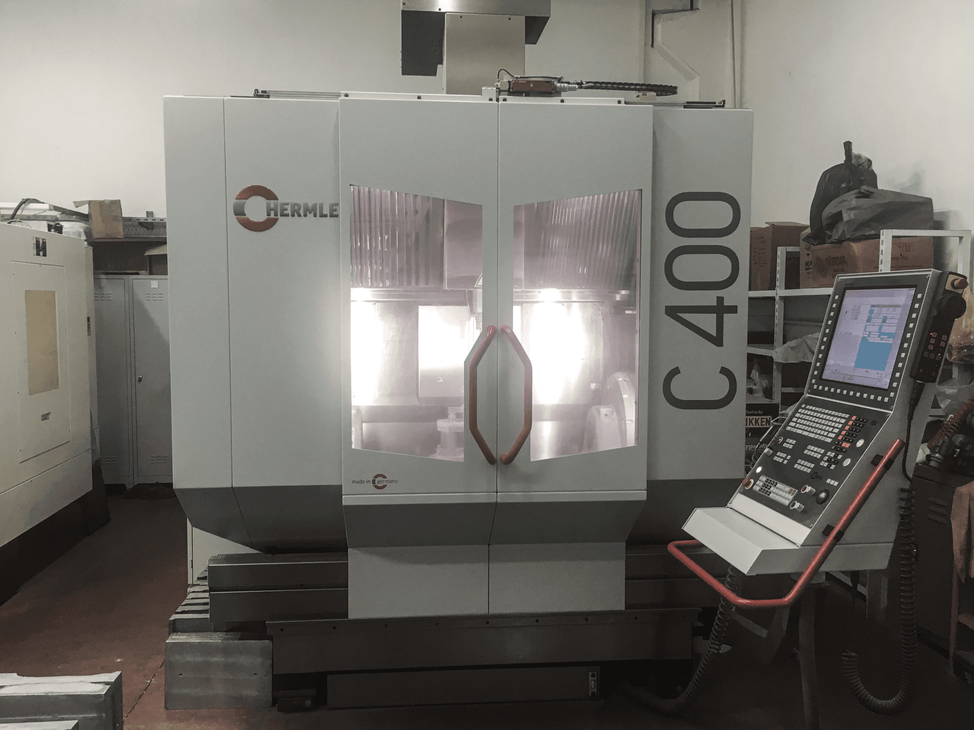 Masina HERMLE C 400 U eestvaade