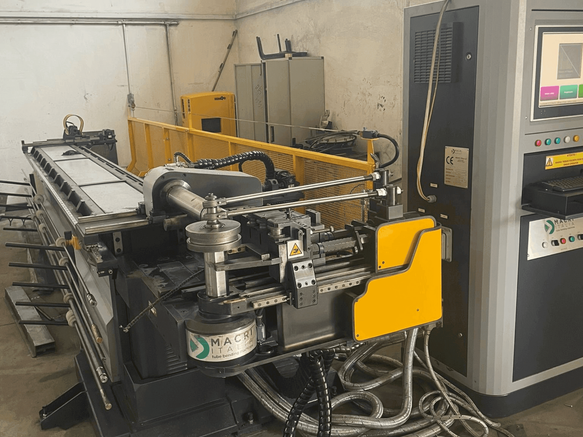 Masina MACRI PROVAR 6-45 U-D eestvaade