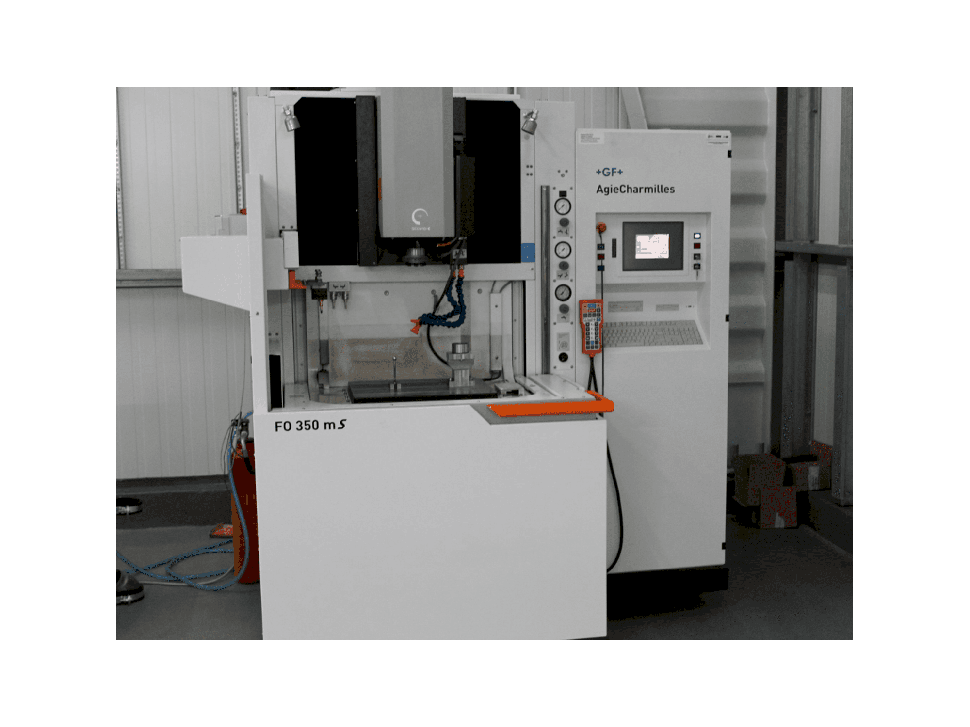 Masina AgieCharmilles FO350MS eestvaade