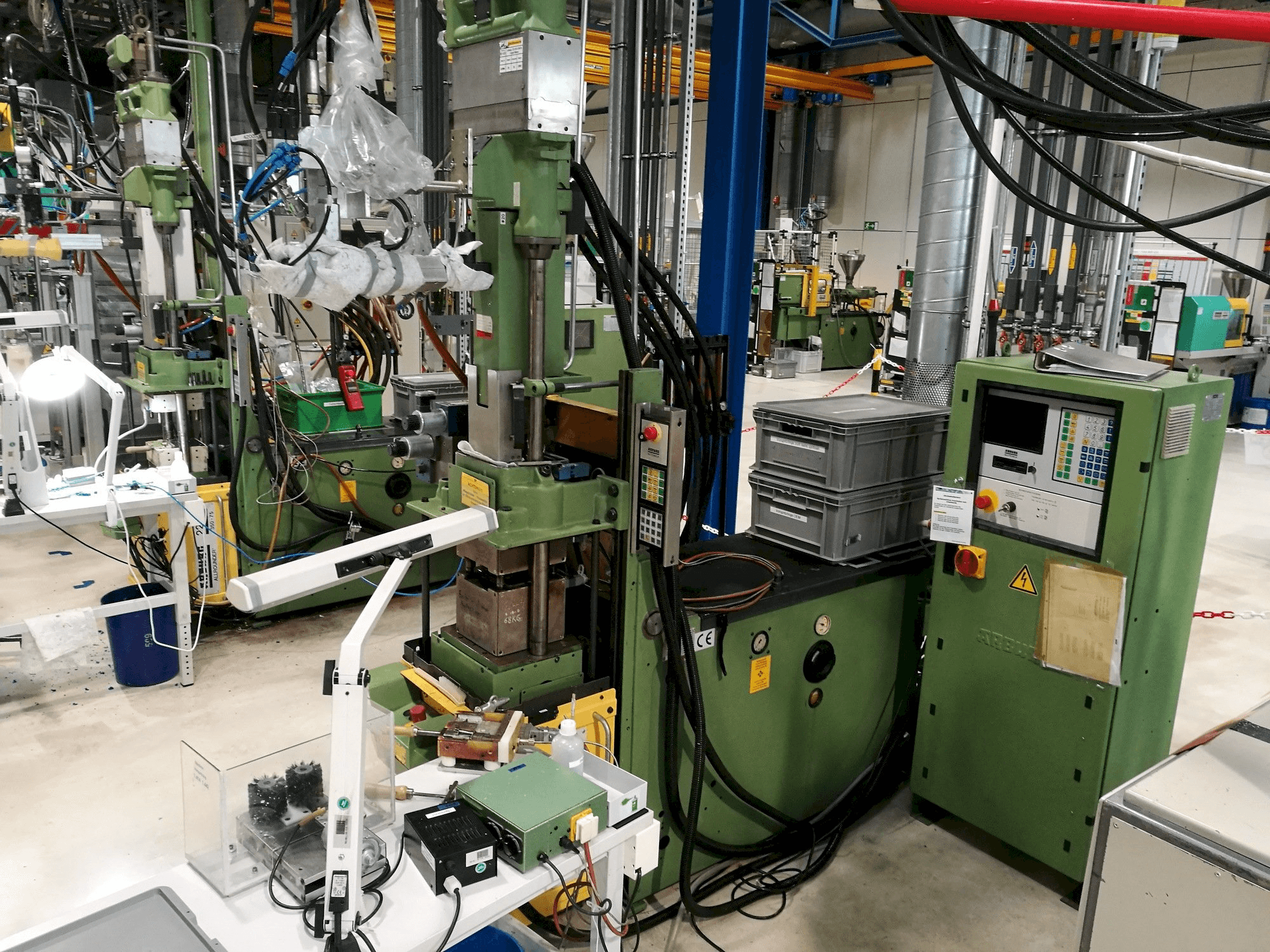 Masina Arburg 221M-350-75U eestvaade