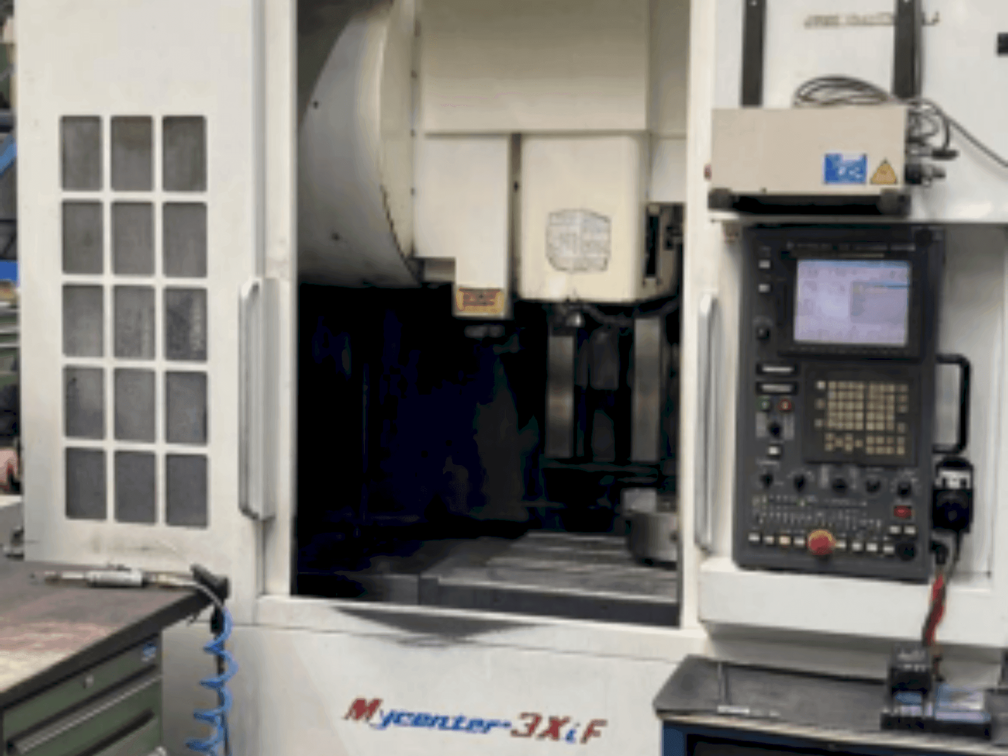 Masina Kitamura 3XiF eestvaade