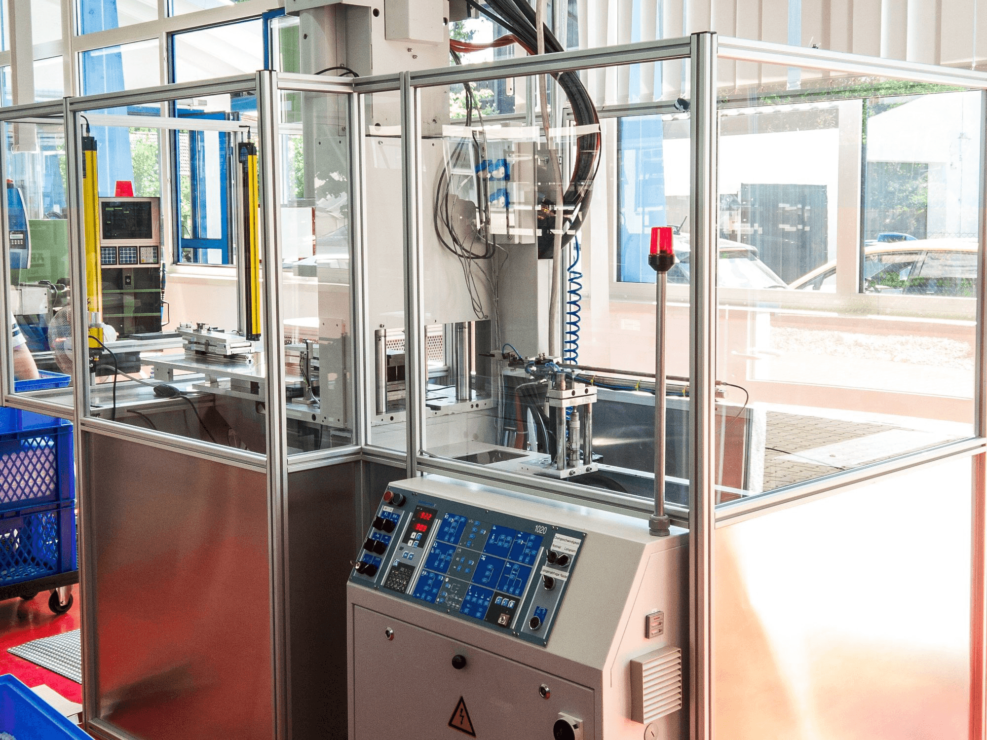 Masina Battenfeld PLUS 250V50 eestvaade