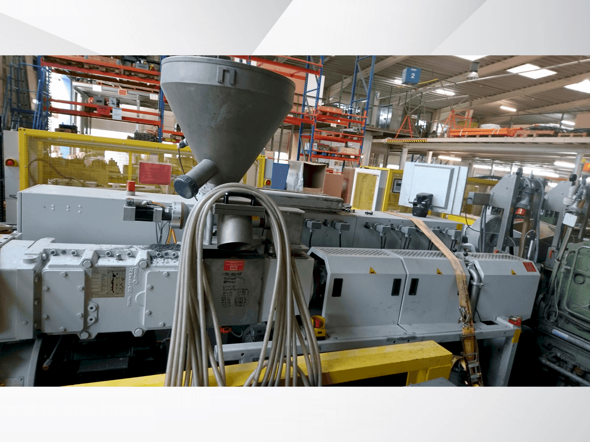 Masina Krauss Maffei KMD 75 XS/P eestvaade