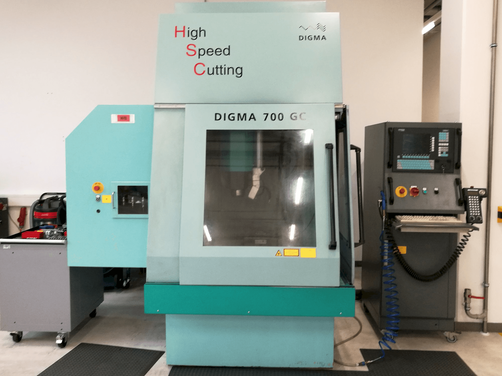 Masina DIGMA 700 GC eestvaade