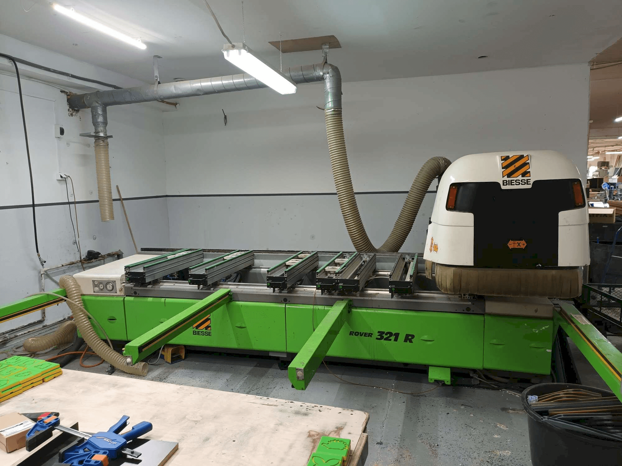 Masina BIESSE Rover 321R eestvaade