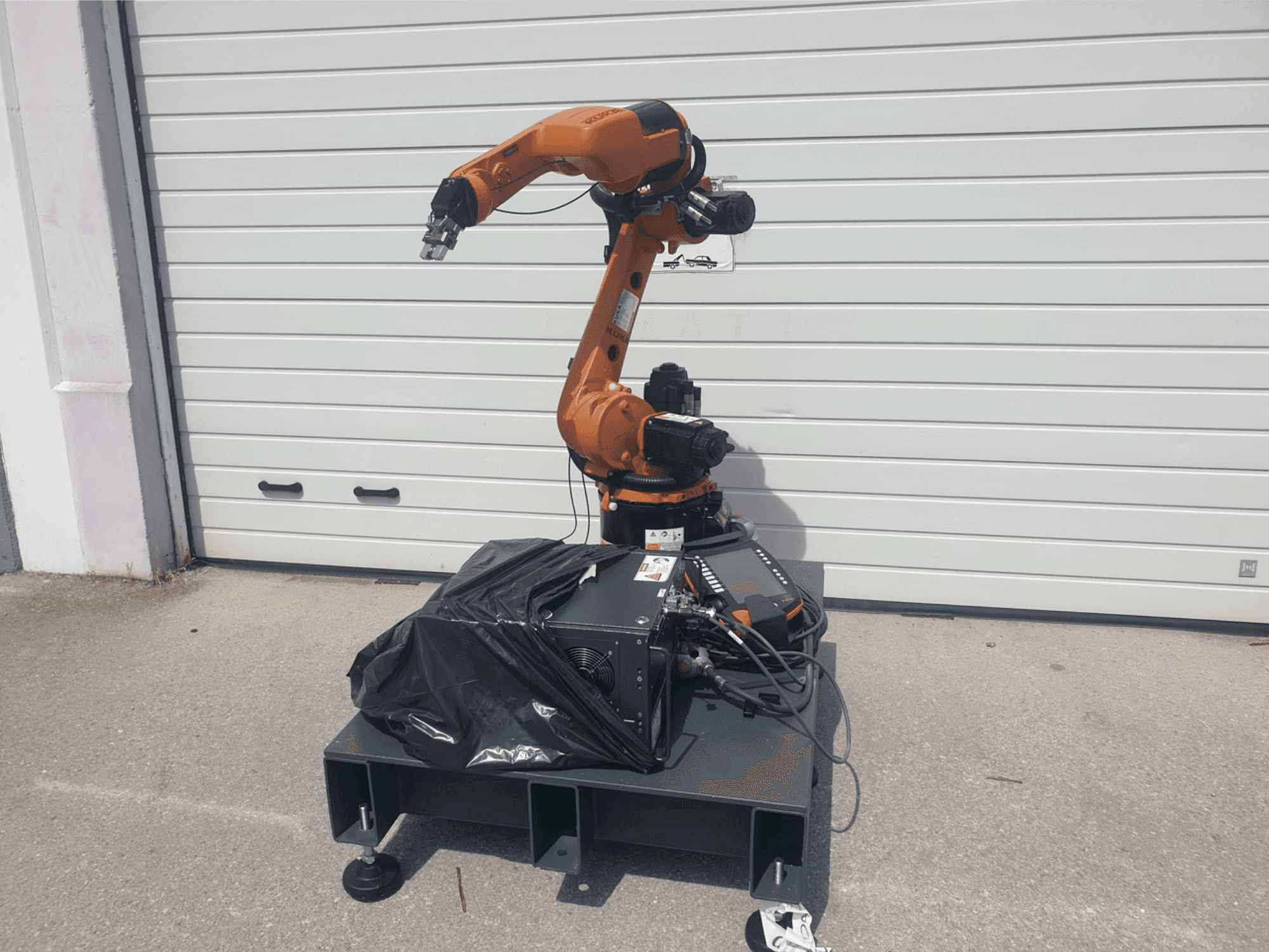 Masina KUKA KR 8 R1420 eestvaade