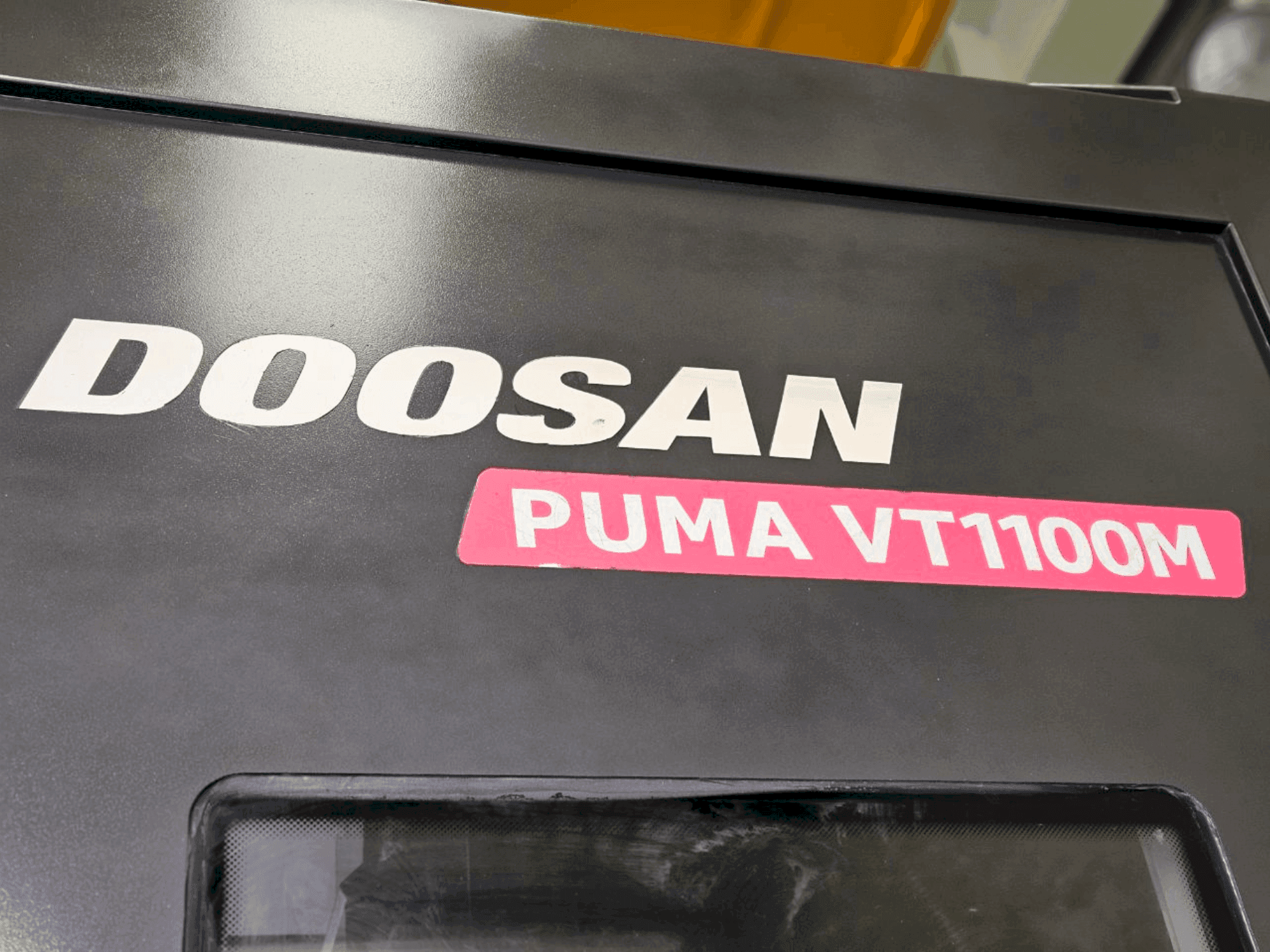 Masina DOOSAN VT1100M eestvaade