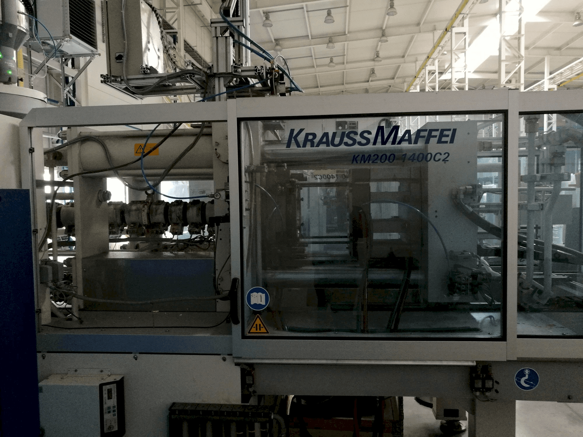 Masina Krauss Maffei 200-1400 C2 eestvaade