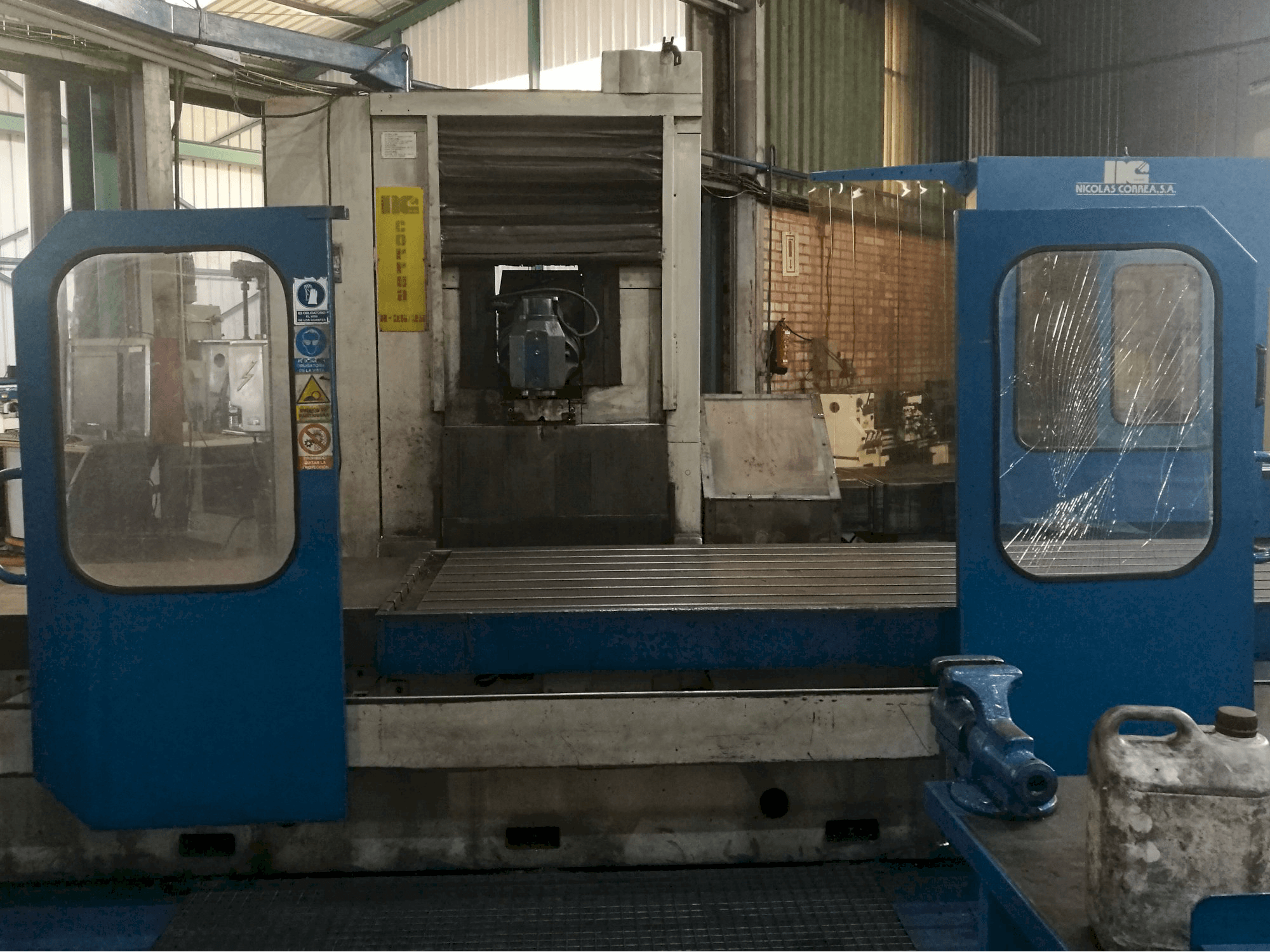 Masina Correa A25-25 eestvaade