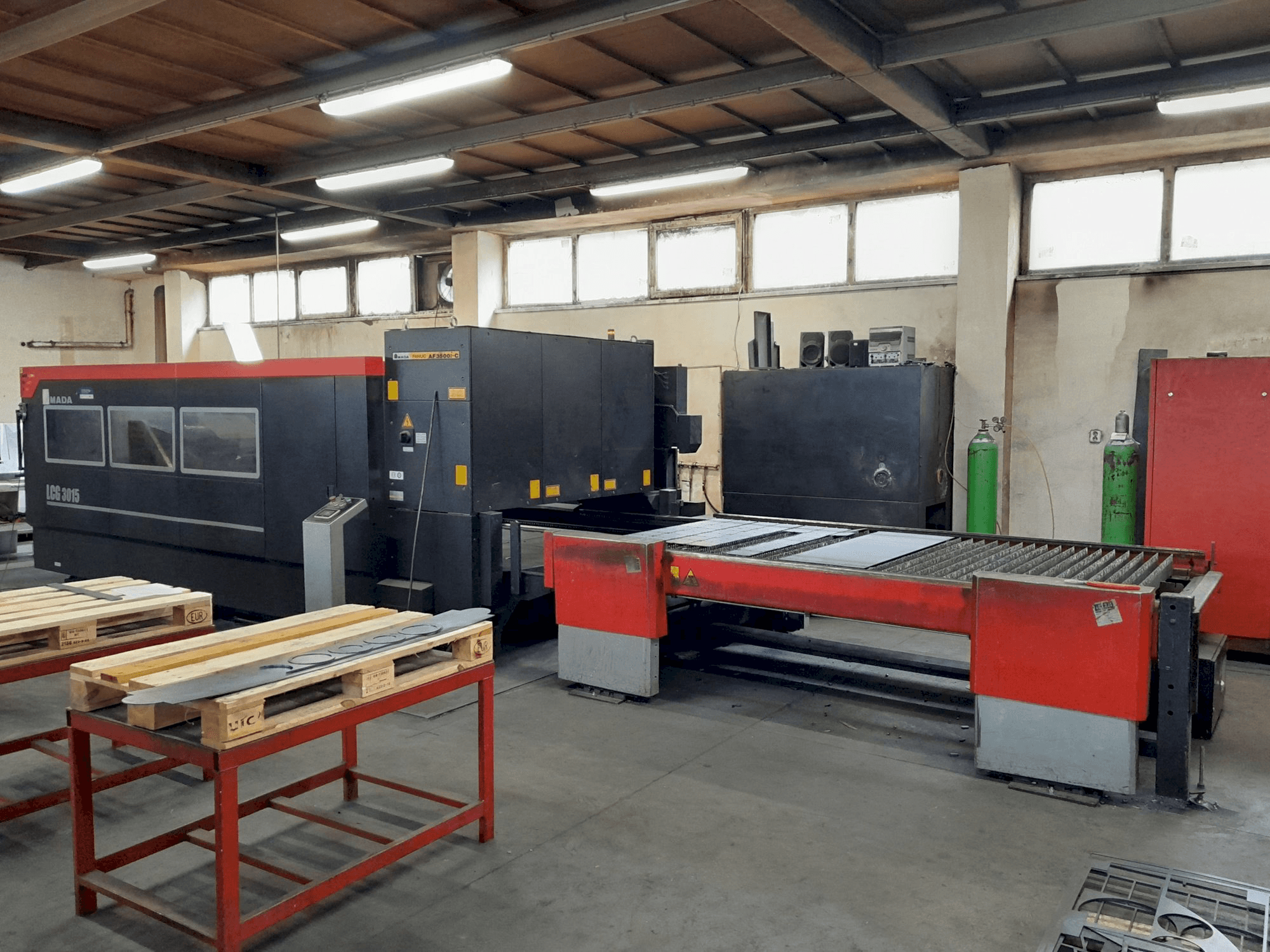 Masina AMADA LCG 3015 eestvaade
