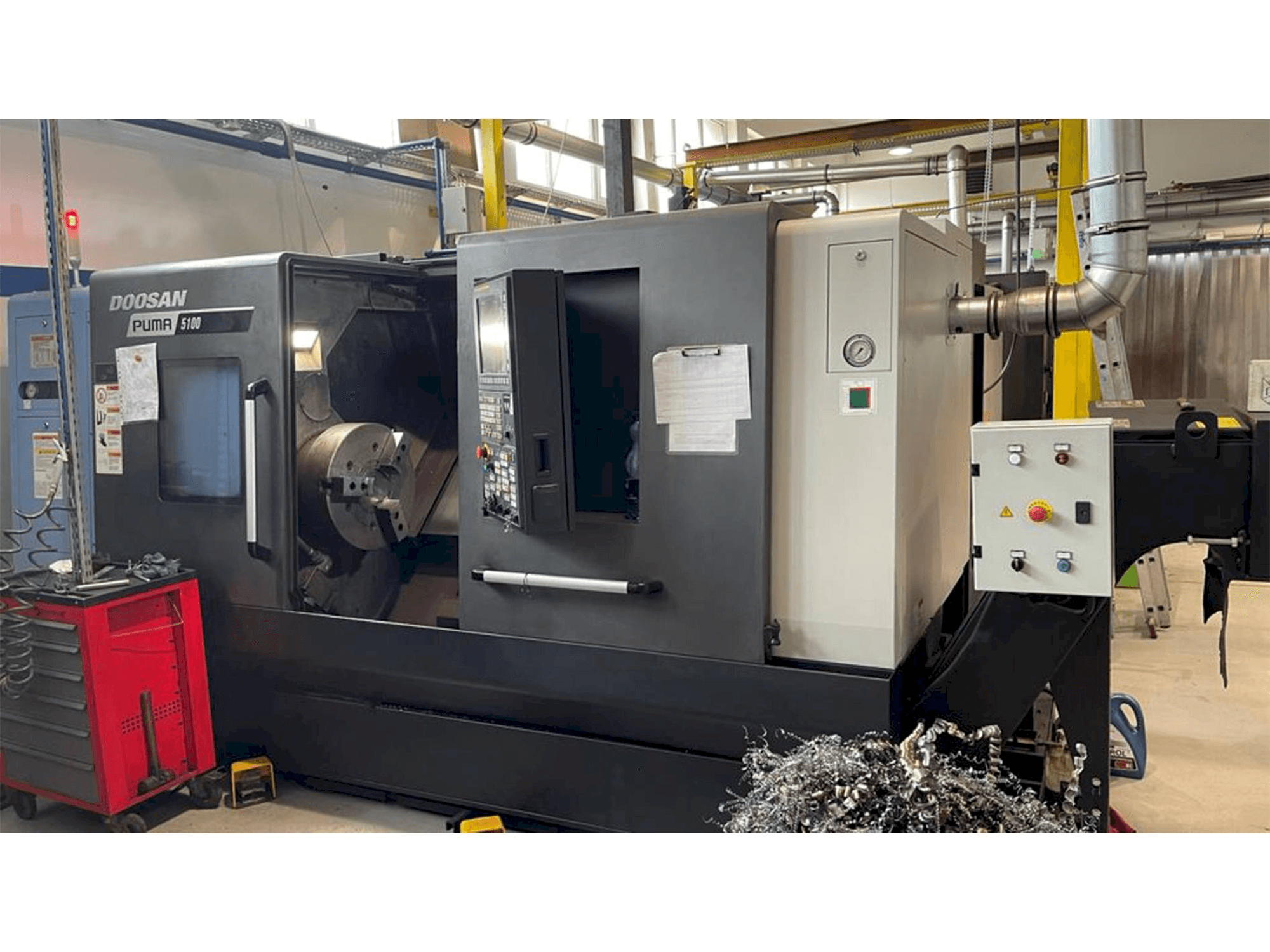 Masina Doosan Puma 5100B eestvaade
