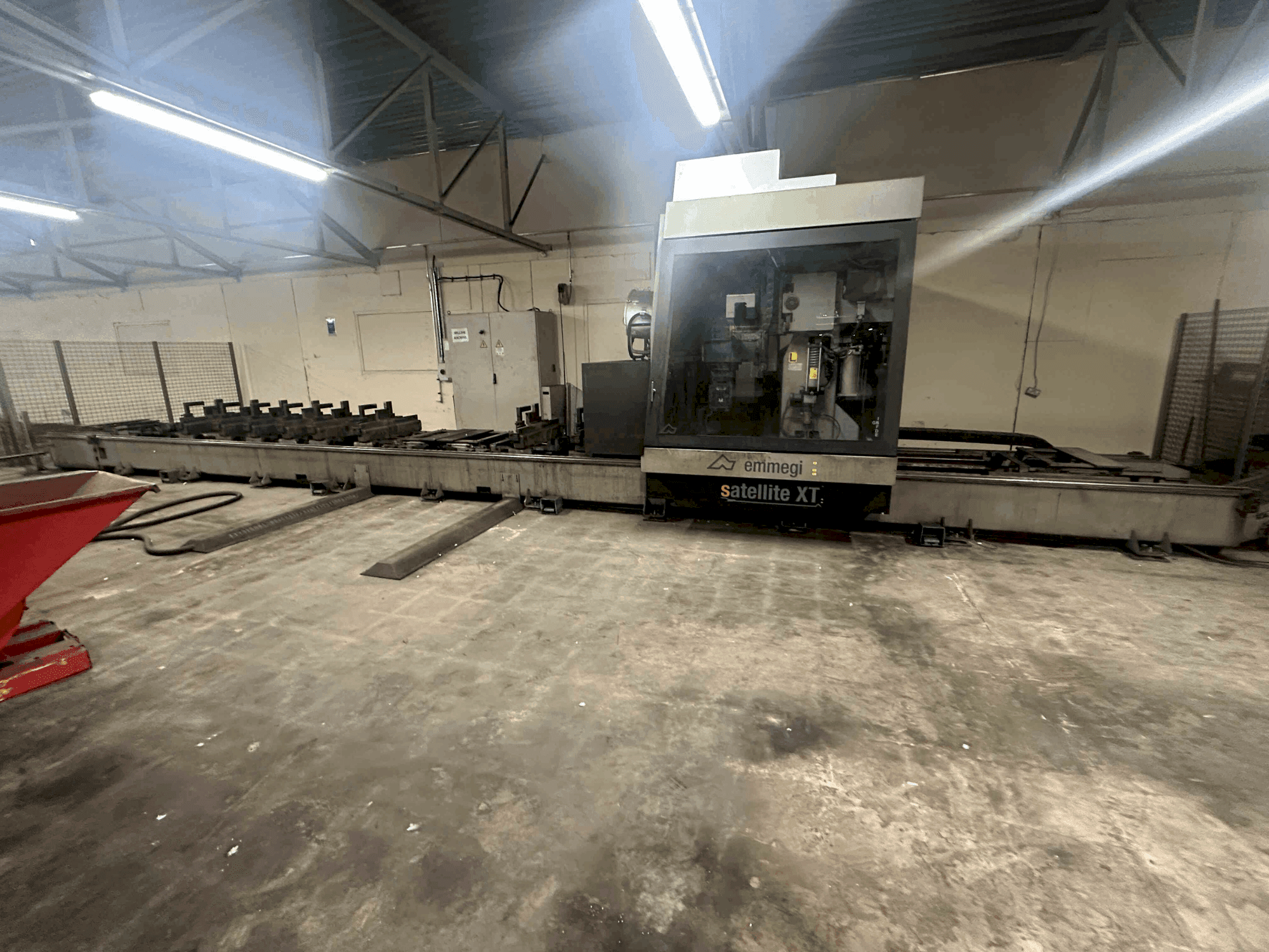 Masina Emmegi Satellite XT10500 eestvaade