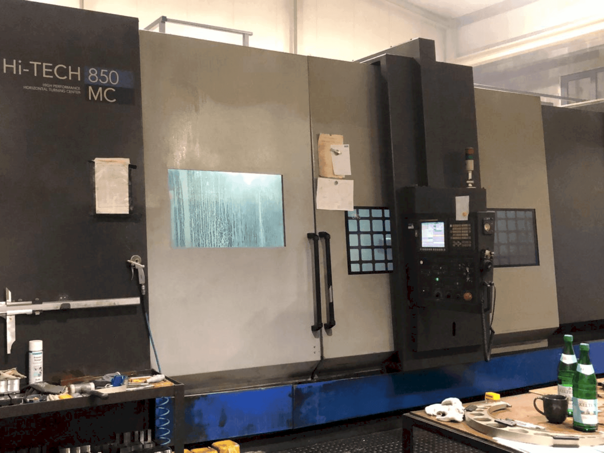Masina HWACHEON Hi-Tech 350 eestvaade