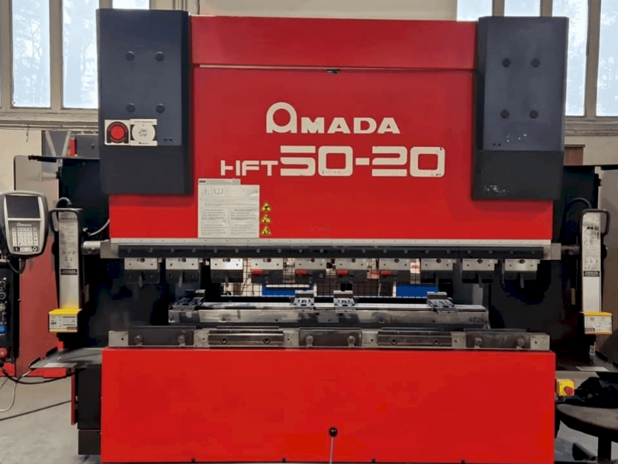 Masina AMADA HFT 50-20 eestvaade