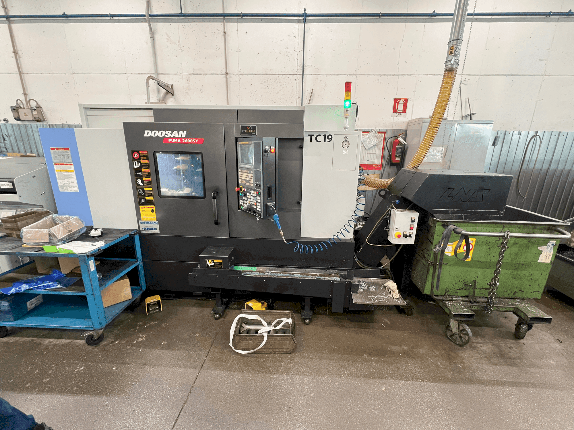 Masina DOOSAN 2600 SY eestvaade