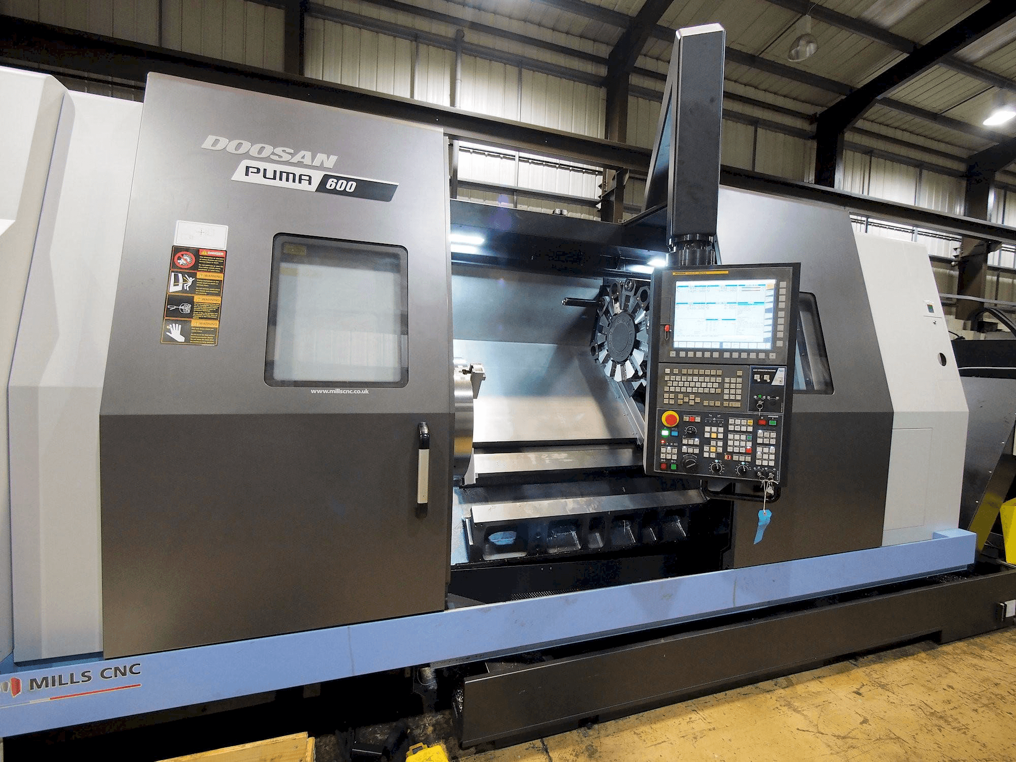 Masina Doosan Puma 600 eestvaade