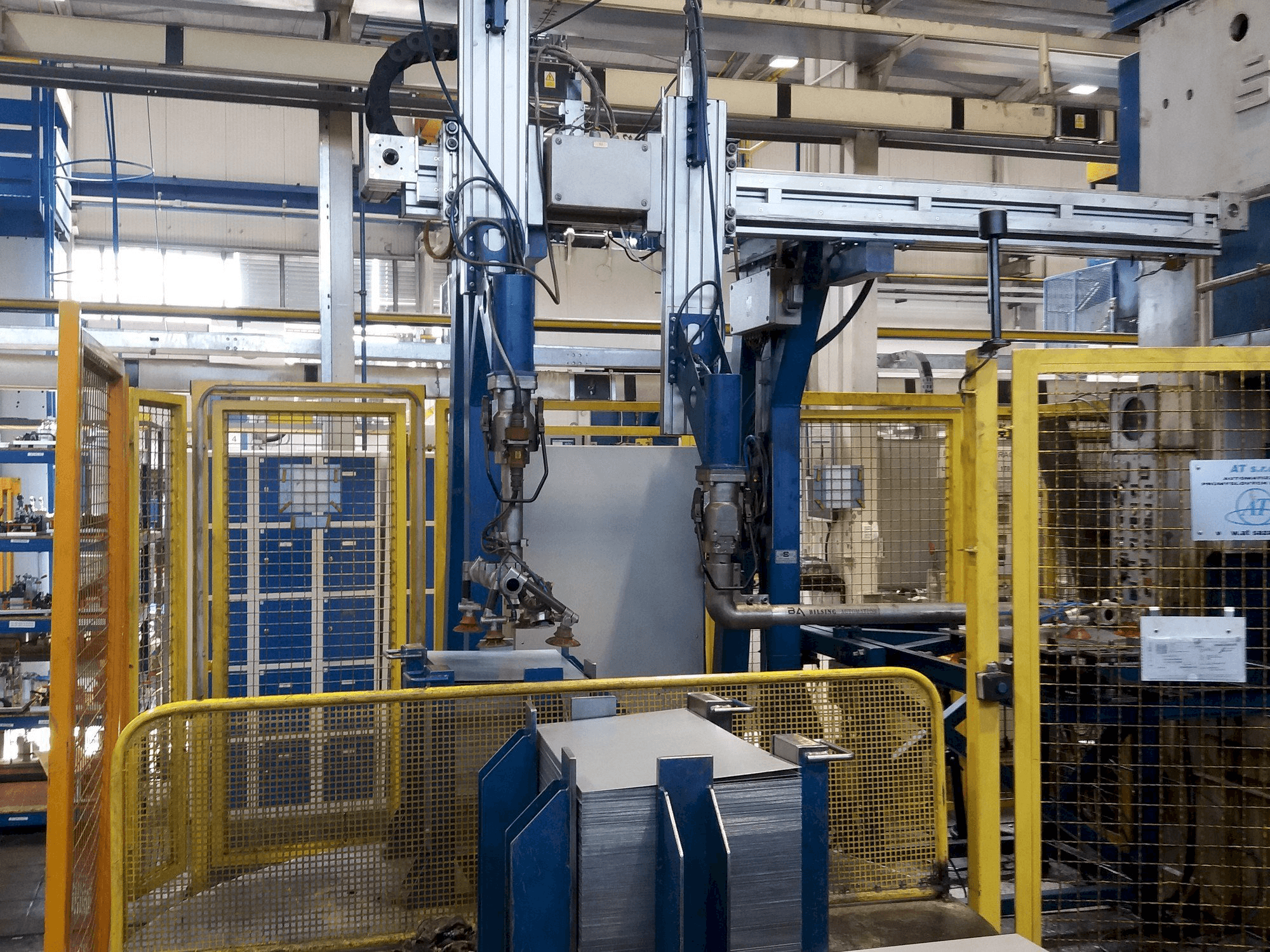 Masina SMERAL LKT 250 eestvaade