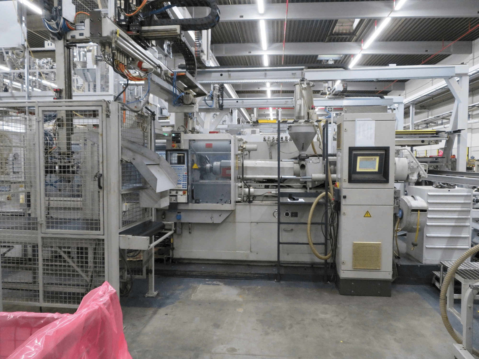 Masina Krauss Maffei 200-1400 C2 eestvaade