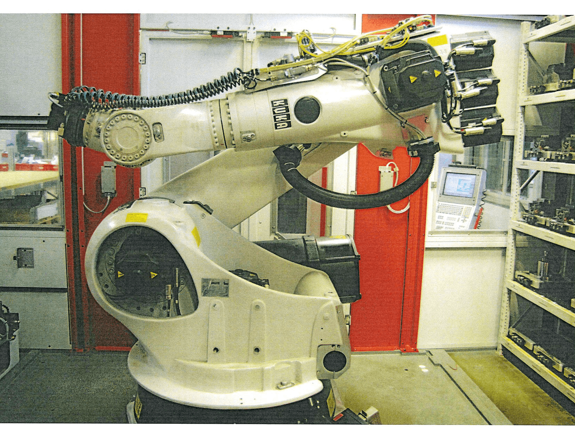 Masina KUKA KR 150-2 2000 vasaku külje vaade