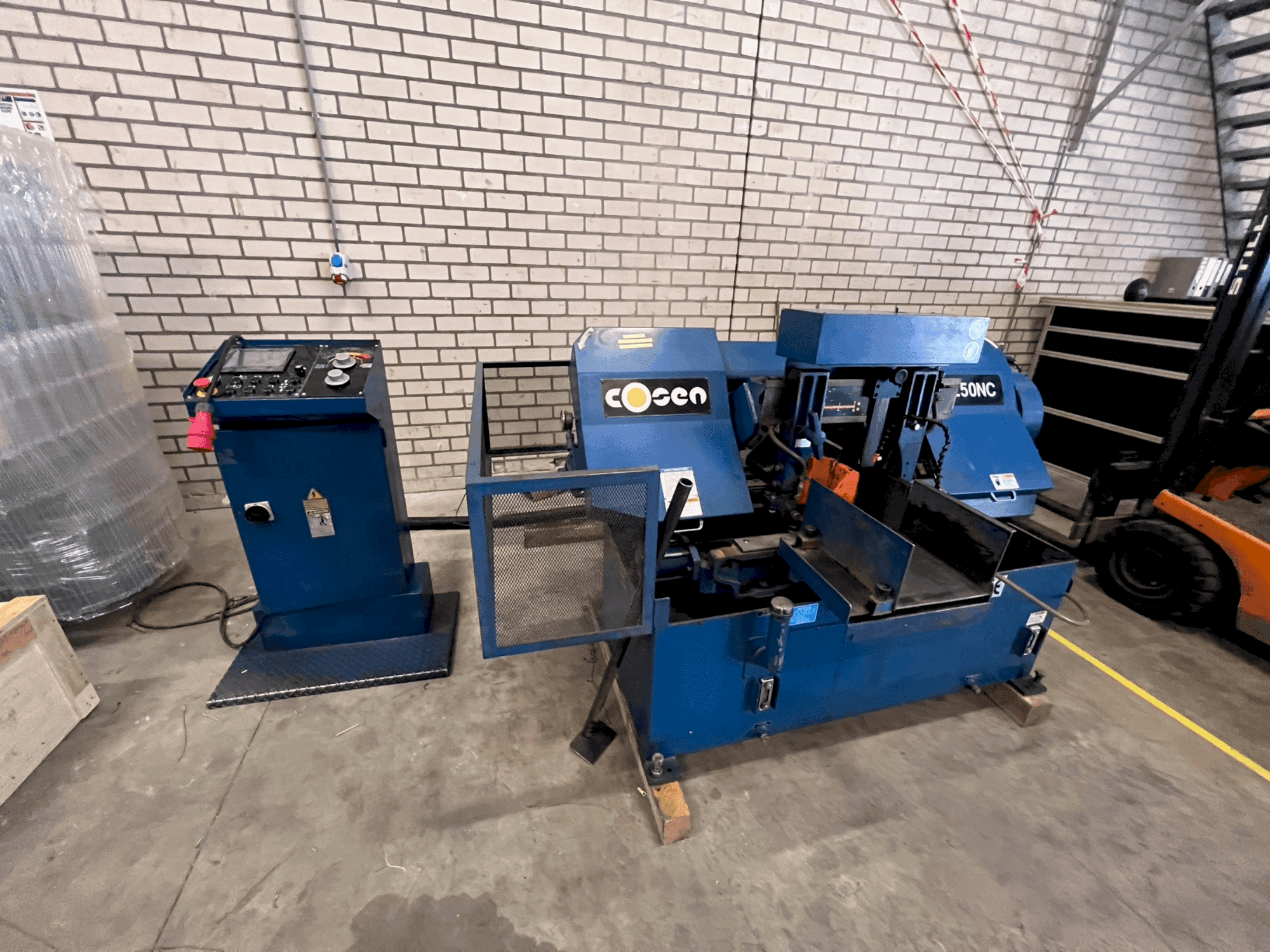 Masina Cosen C-250NC eestvaade