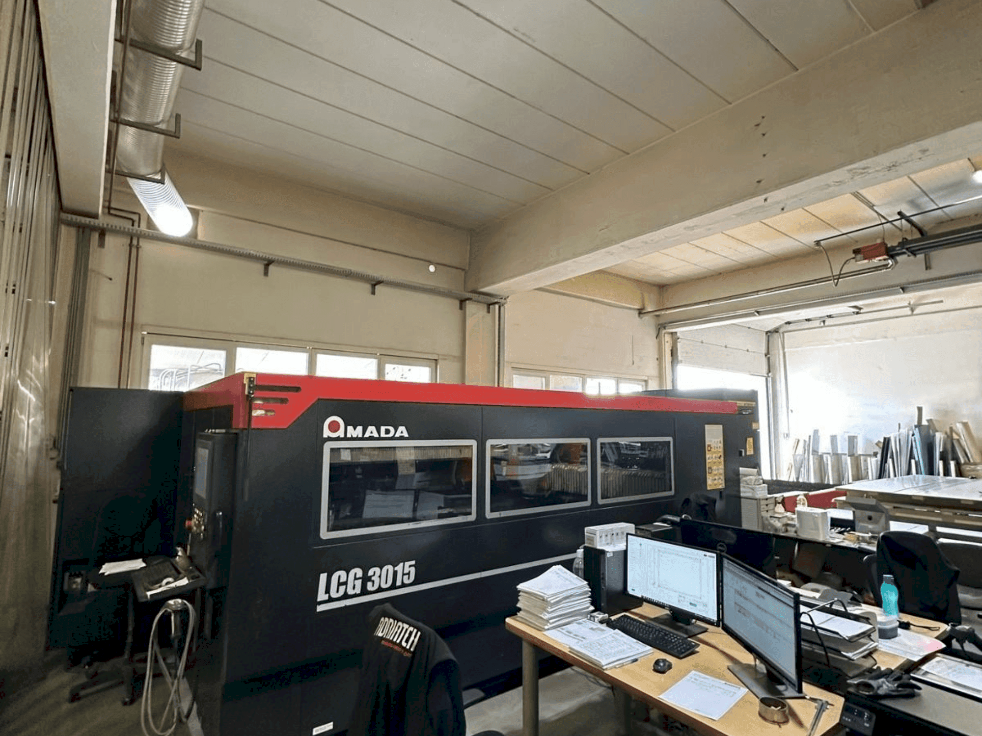 Masina AMADA LCG-3015 eestvaade
