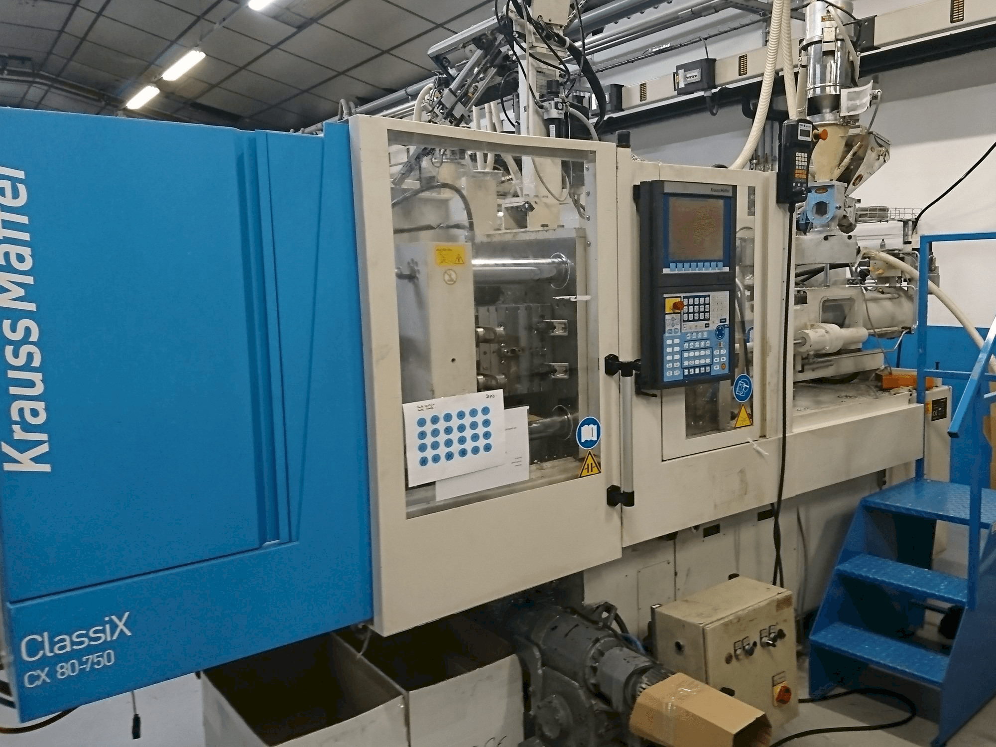 Masina Krauss Maffei 80-750 CX eestvaade