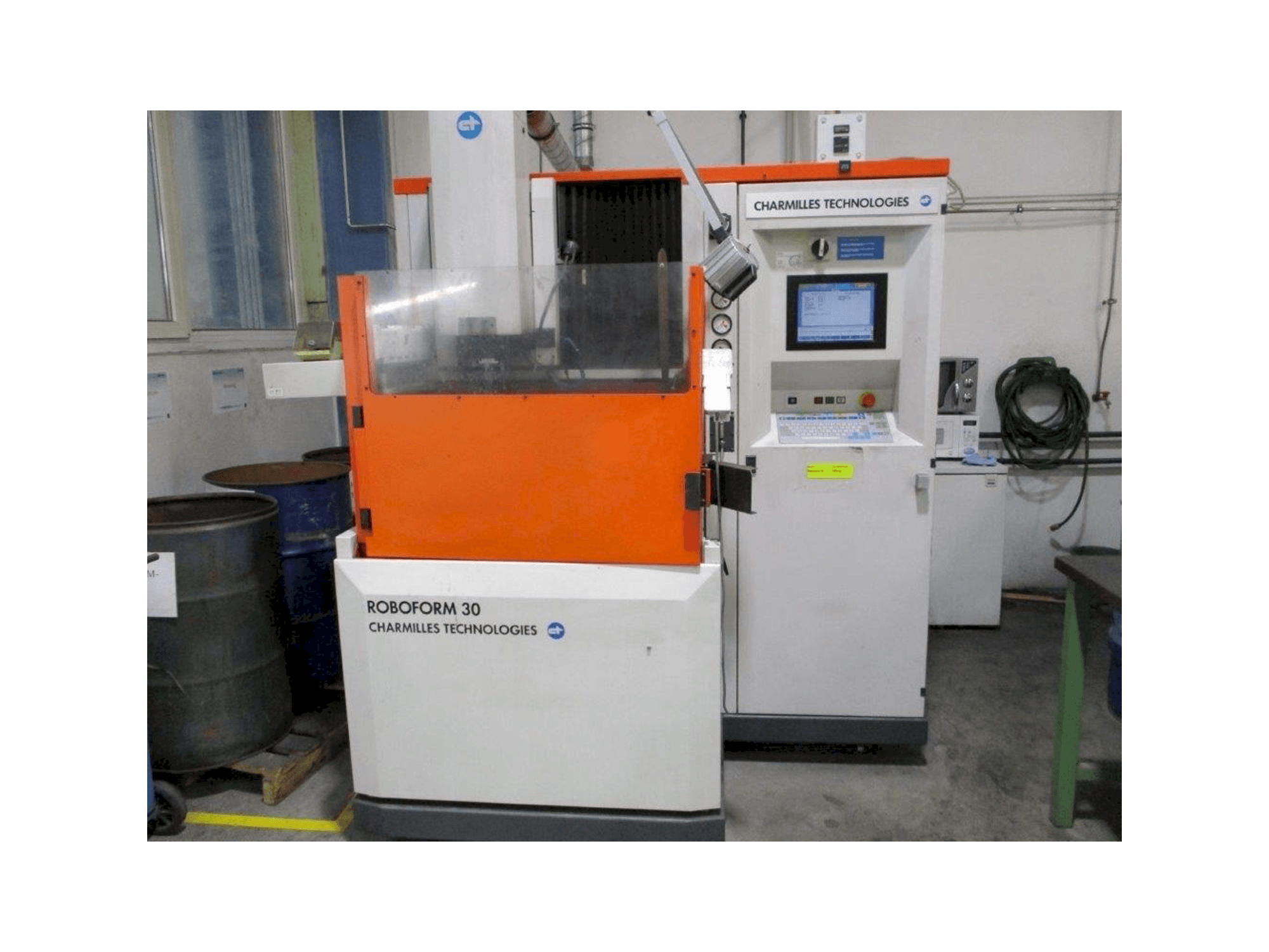 Masina AgieCharmilles Roboform 30 eestvaade