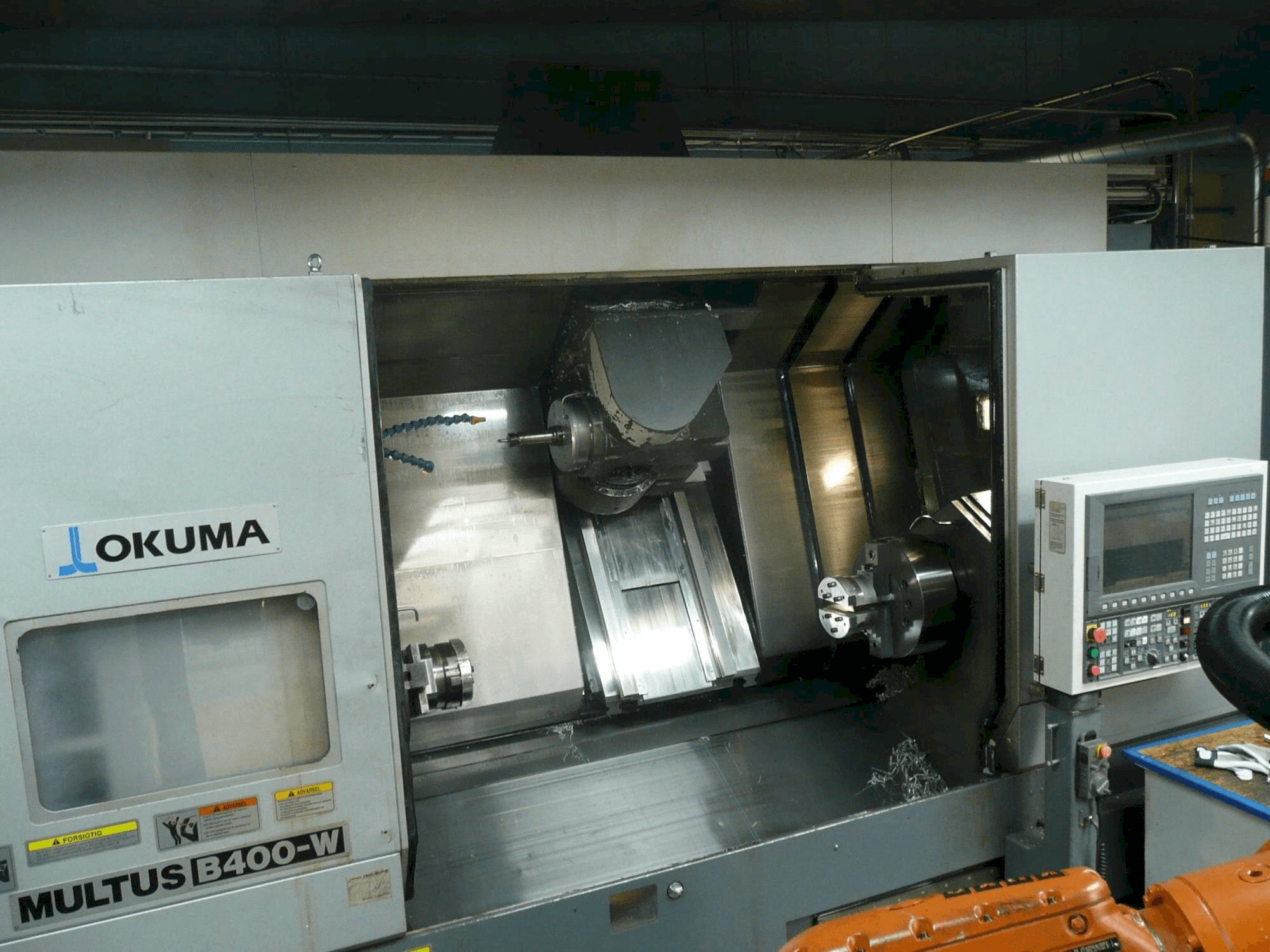 Masina Okuma MULTUS B400-W eestvaade