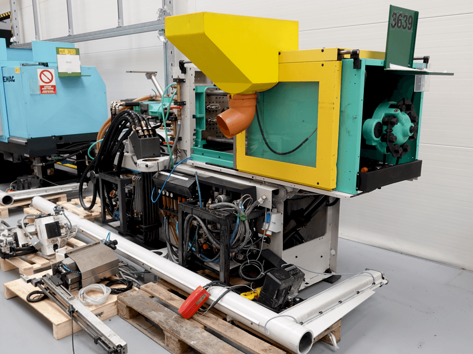 Masina Arburg ALLROUNDER 320C–500–100U eestvaade