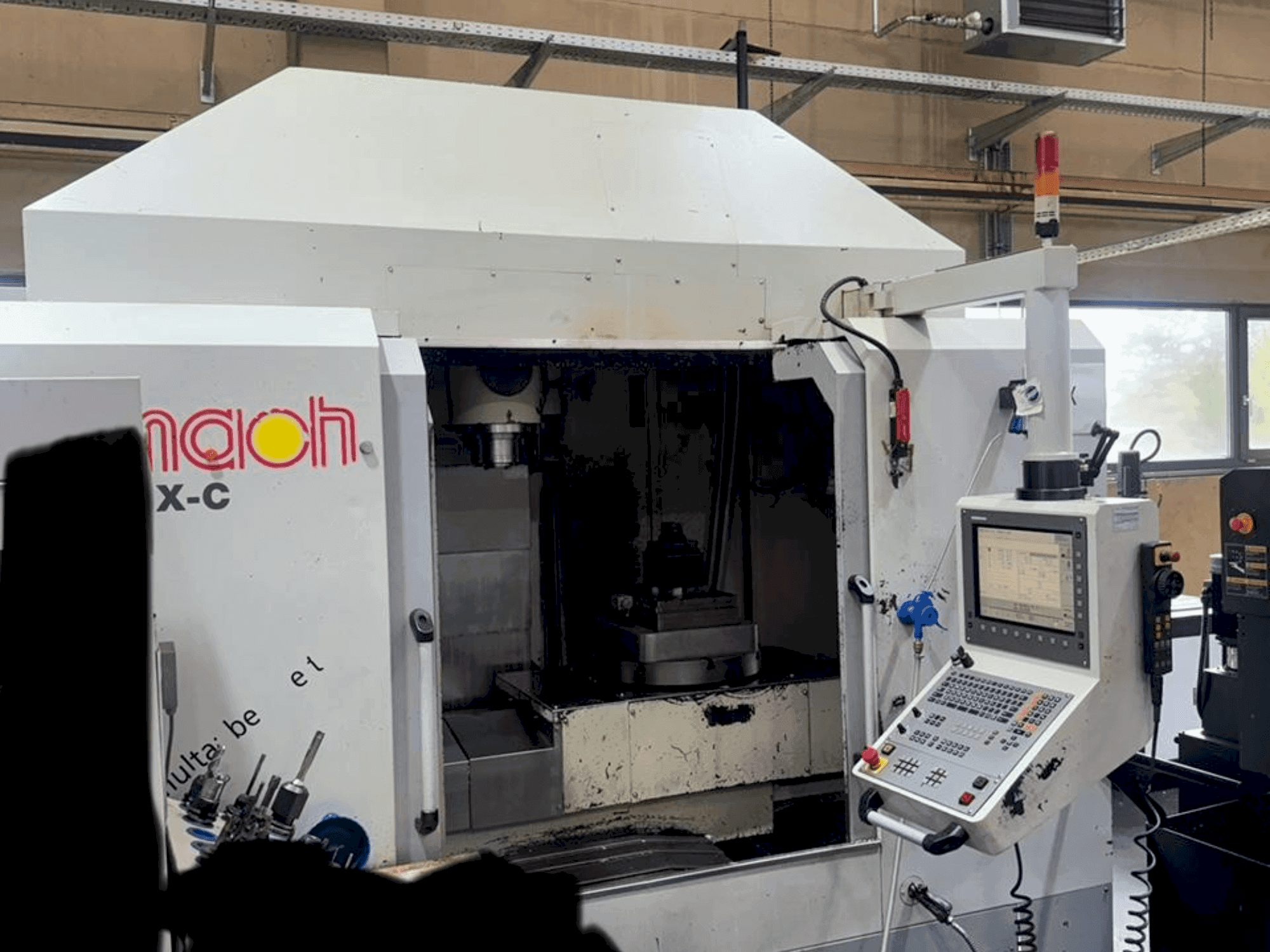 Masina Eumach HSM-5XC eestvaade