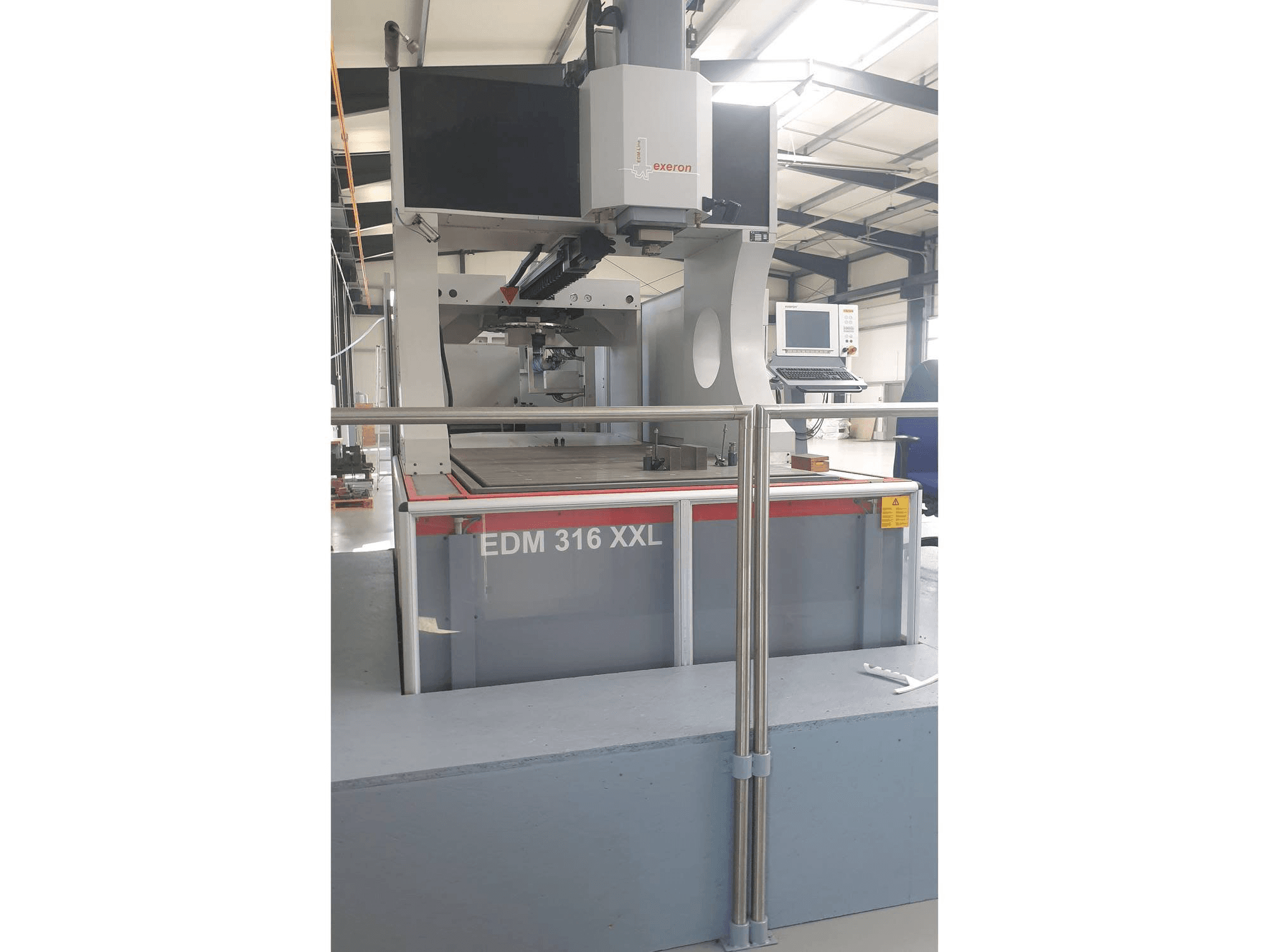 Masina Exeron 316 XXL eestvaade