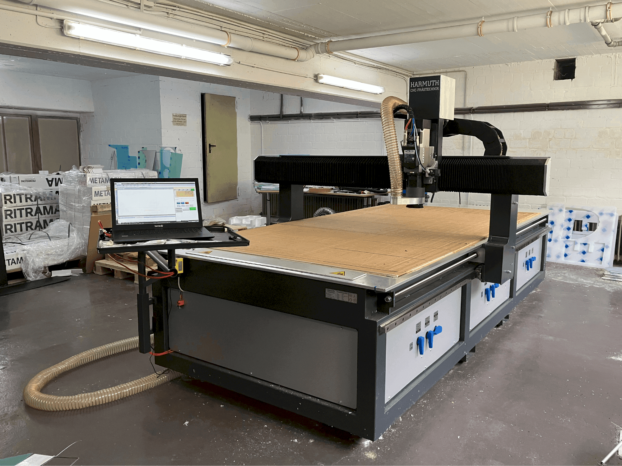 Masina HARMUTH F+3000 eestvaade