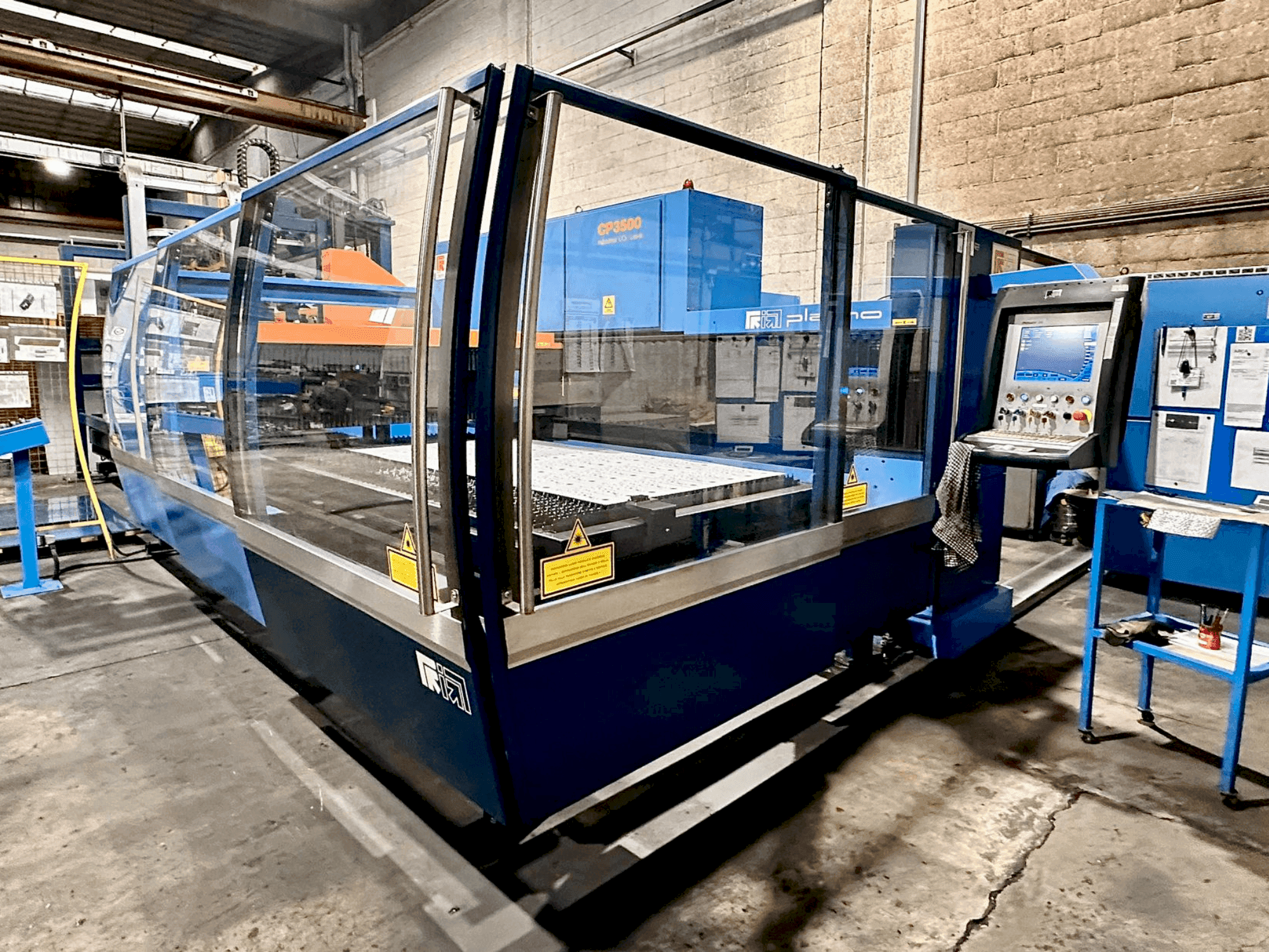 Masina Prima Industrie Platino 1530 eestvaade