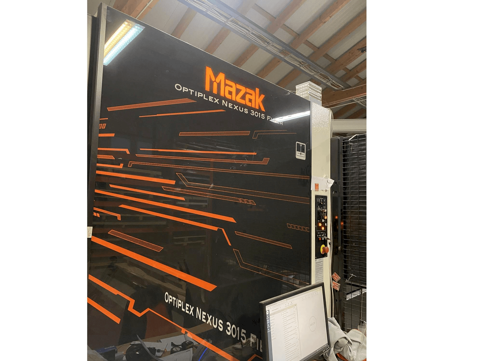 Masina Mazak Optiplex Nexus 3015 eestvaade