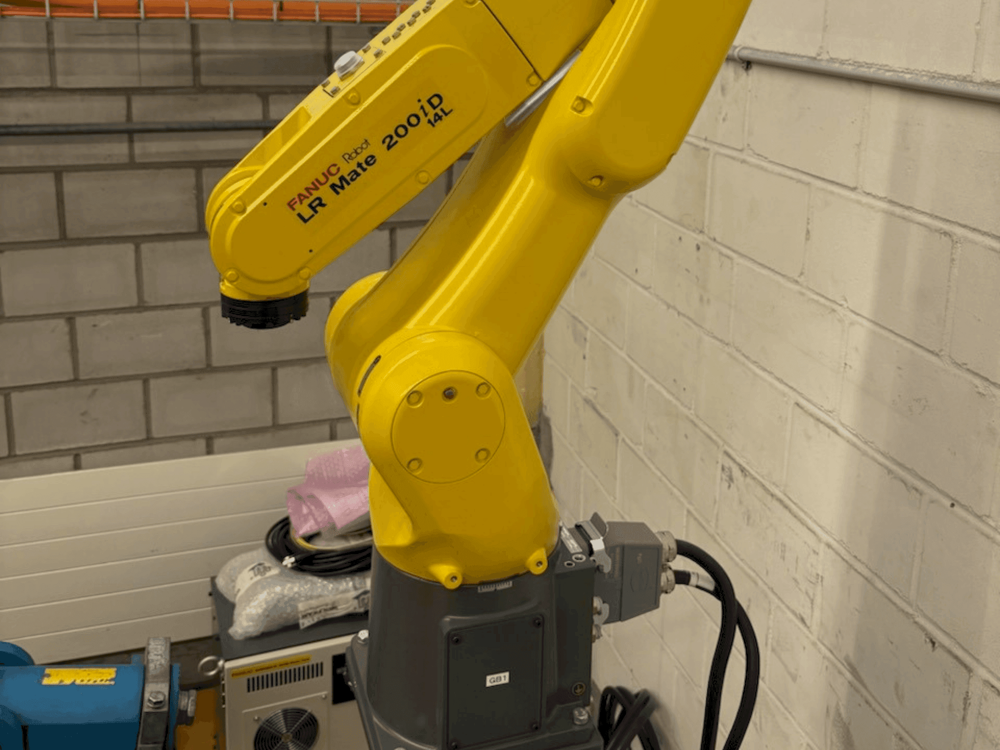 Masina FANUC LR Mate 200 iD 14L eestvaade