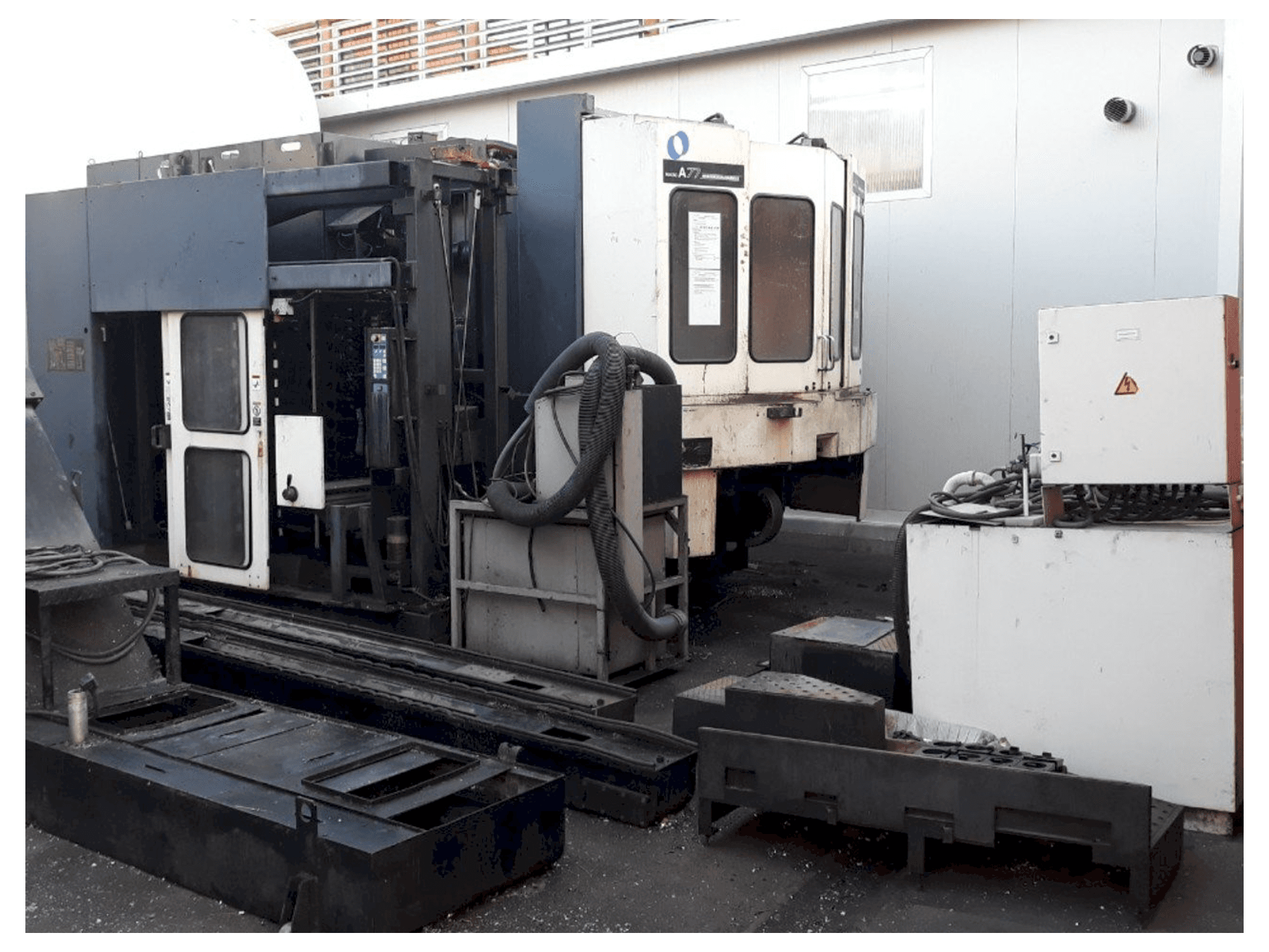 Masina Makino A77 eestvaade