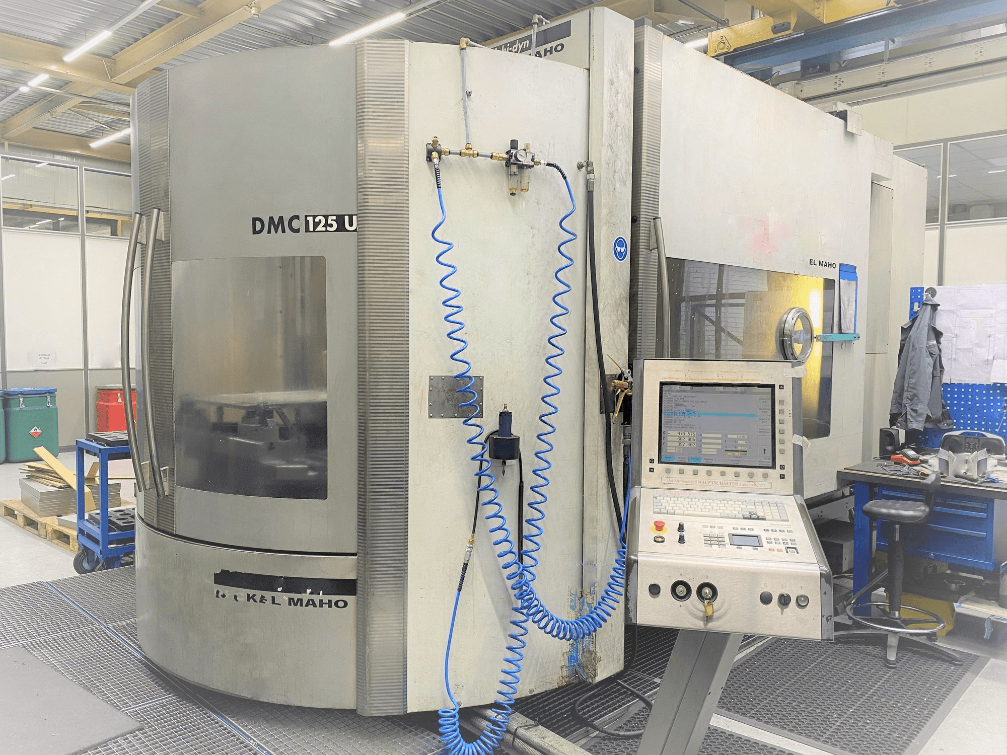 Masina DECKEL MAHO DMC 125U hi-dyn eestvaade