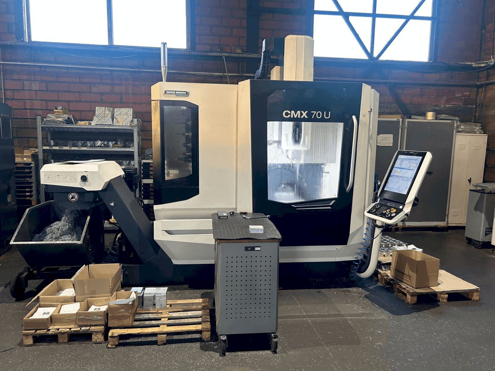 Masina DMG MORI CMX 70U (2022) eestvaade