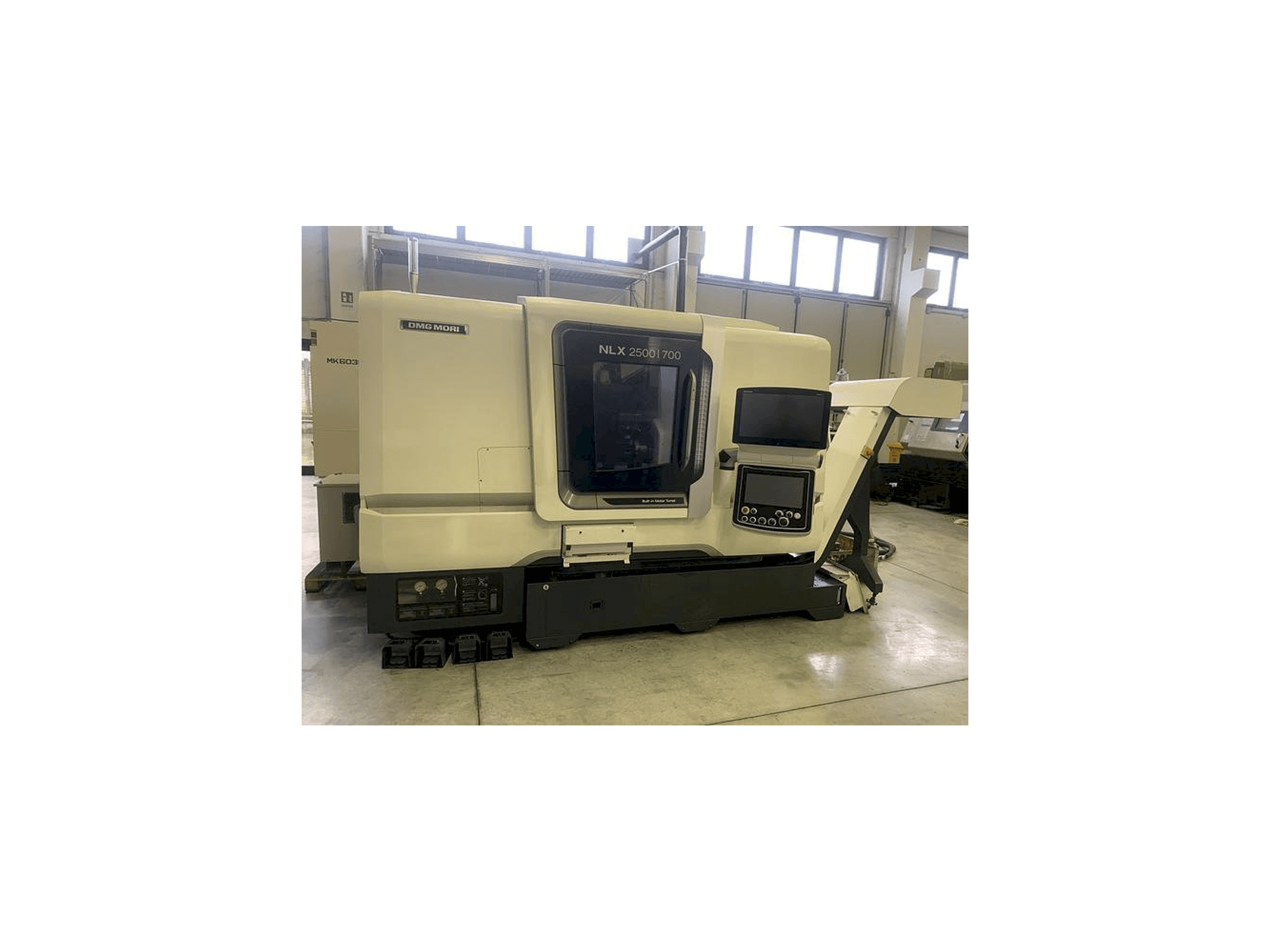 Masina DMG MORI NLX 2500SY eestvaade