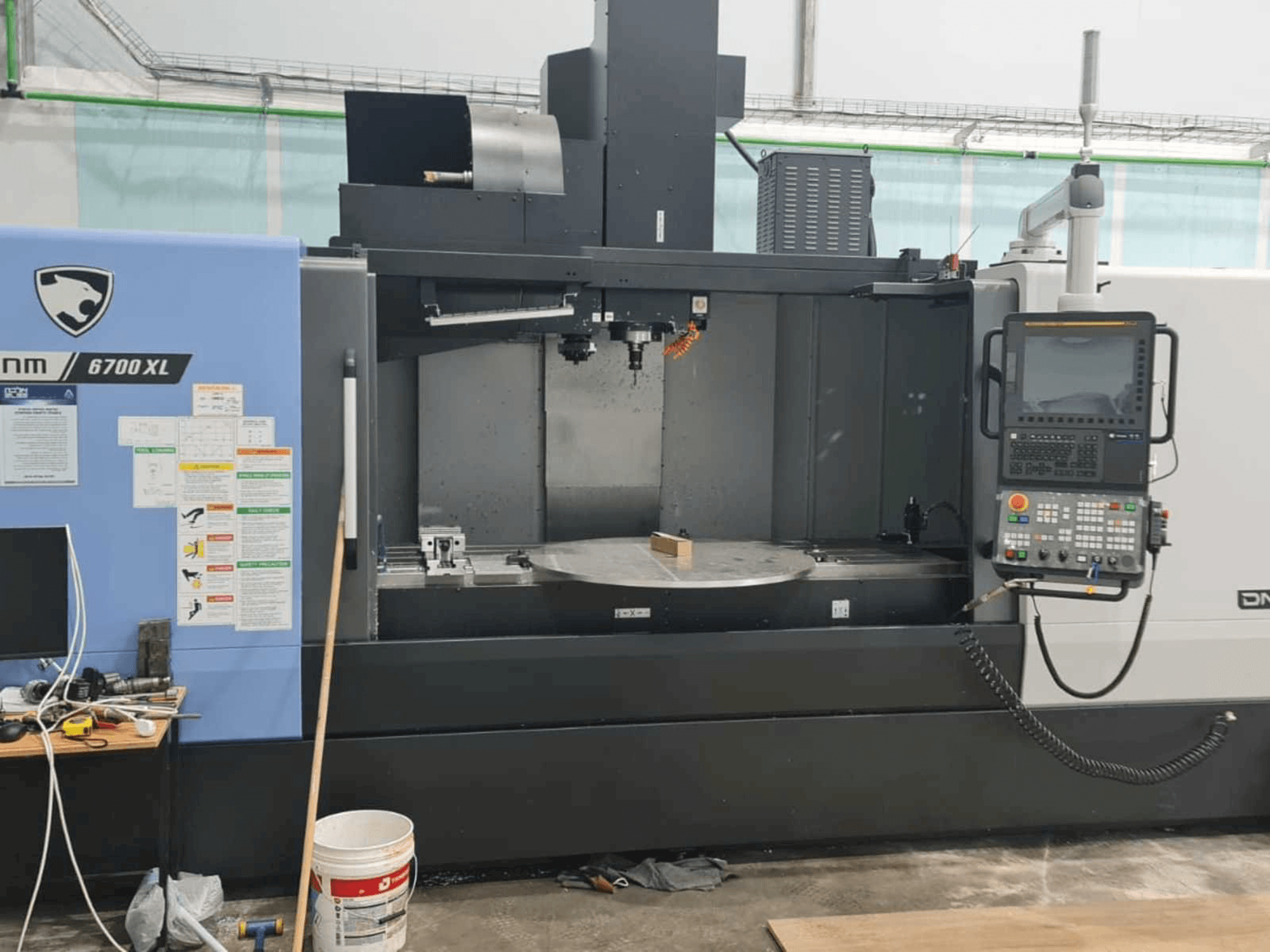 Masina Doosan DNM 6700 XL eestvaade