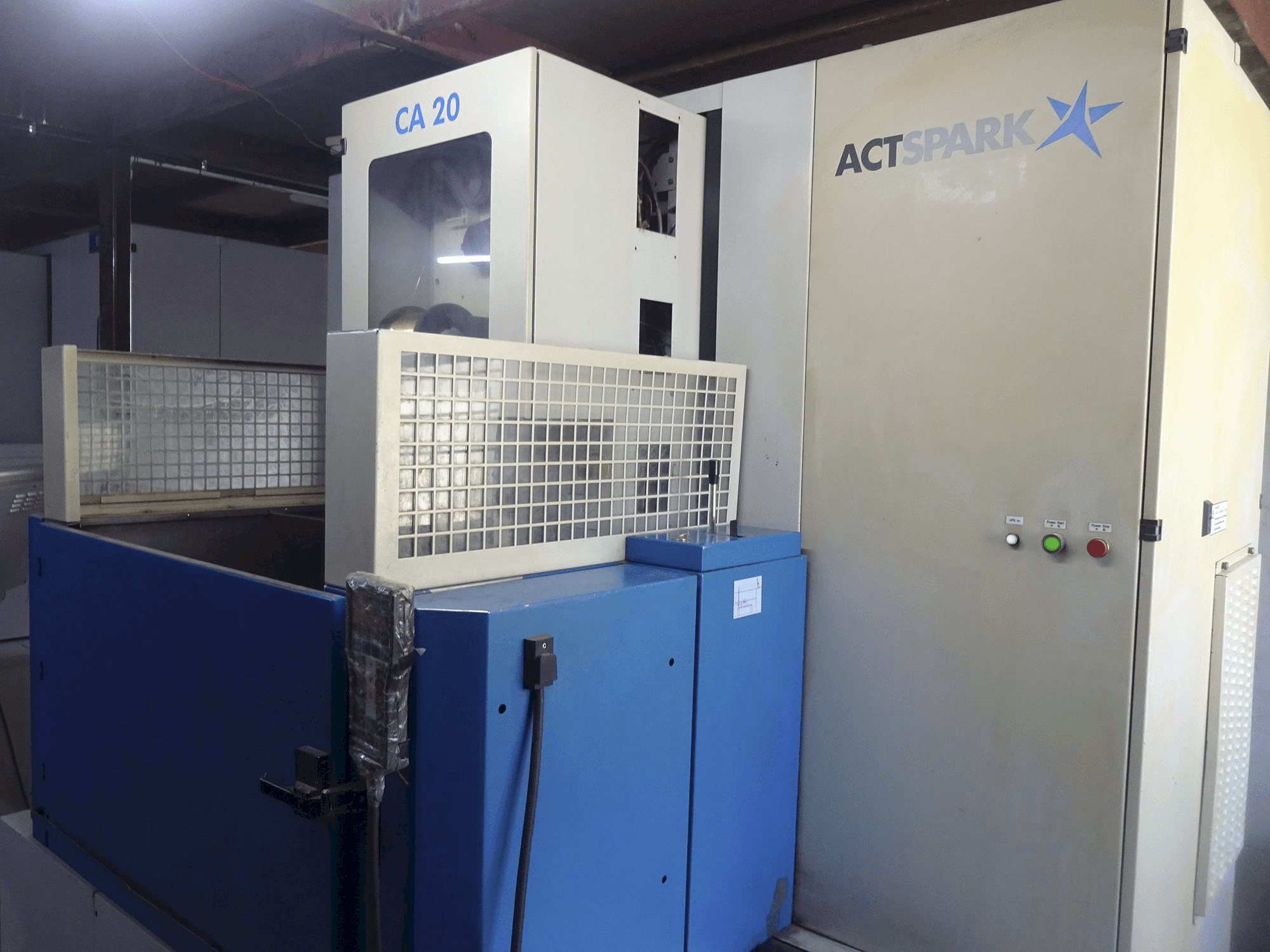 Masina AgieCharmilles CA 20 eestvaade